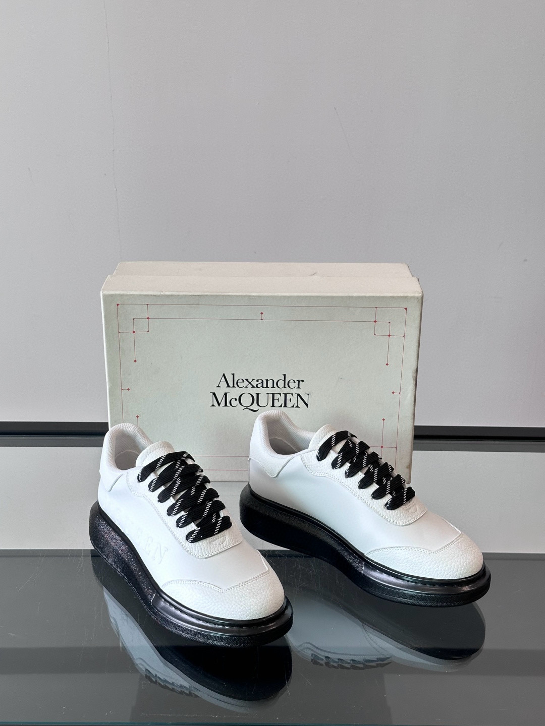 Alexander McQueen 스니커즈