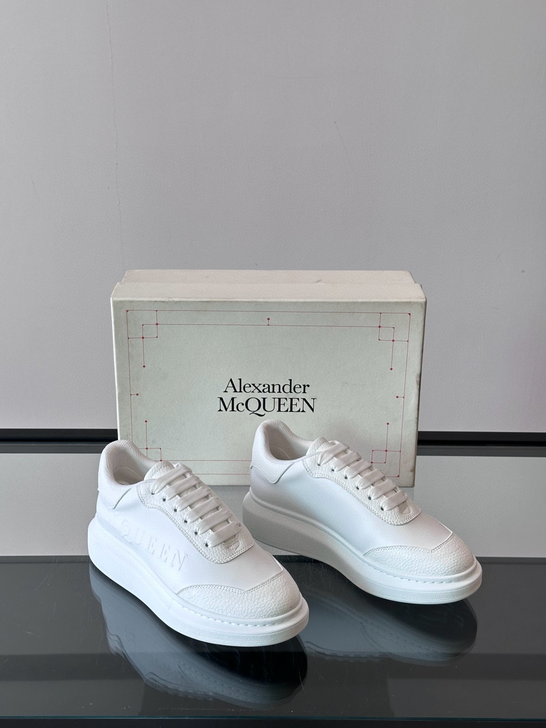 Alexander McQueen 스니커즈