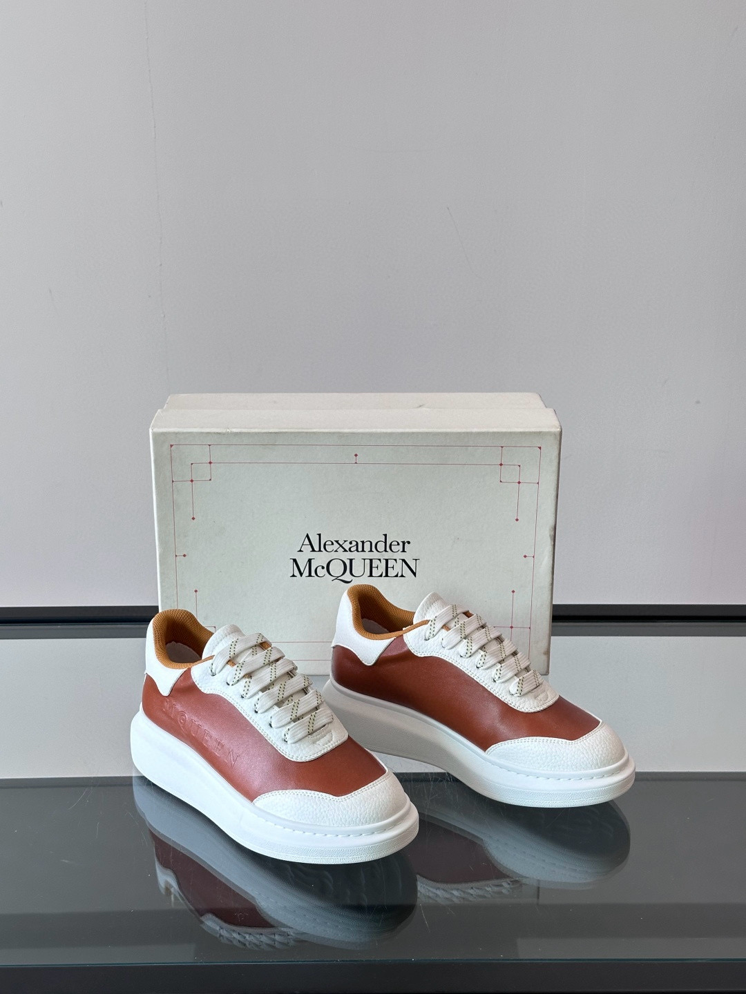 Alexander McQueen 스니커즈