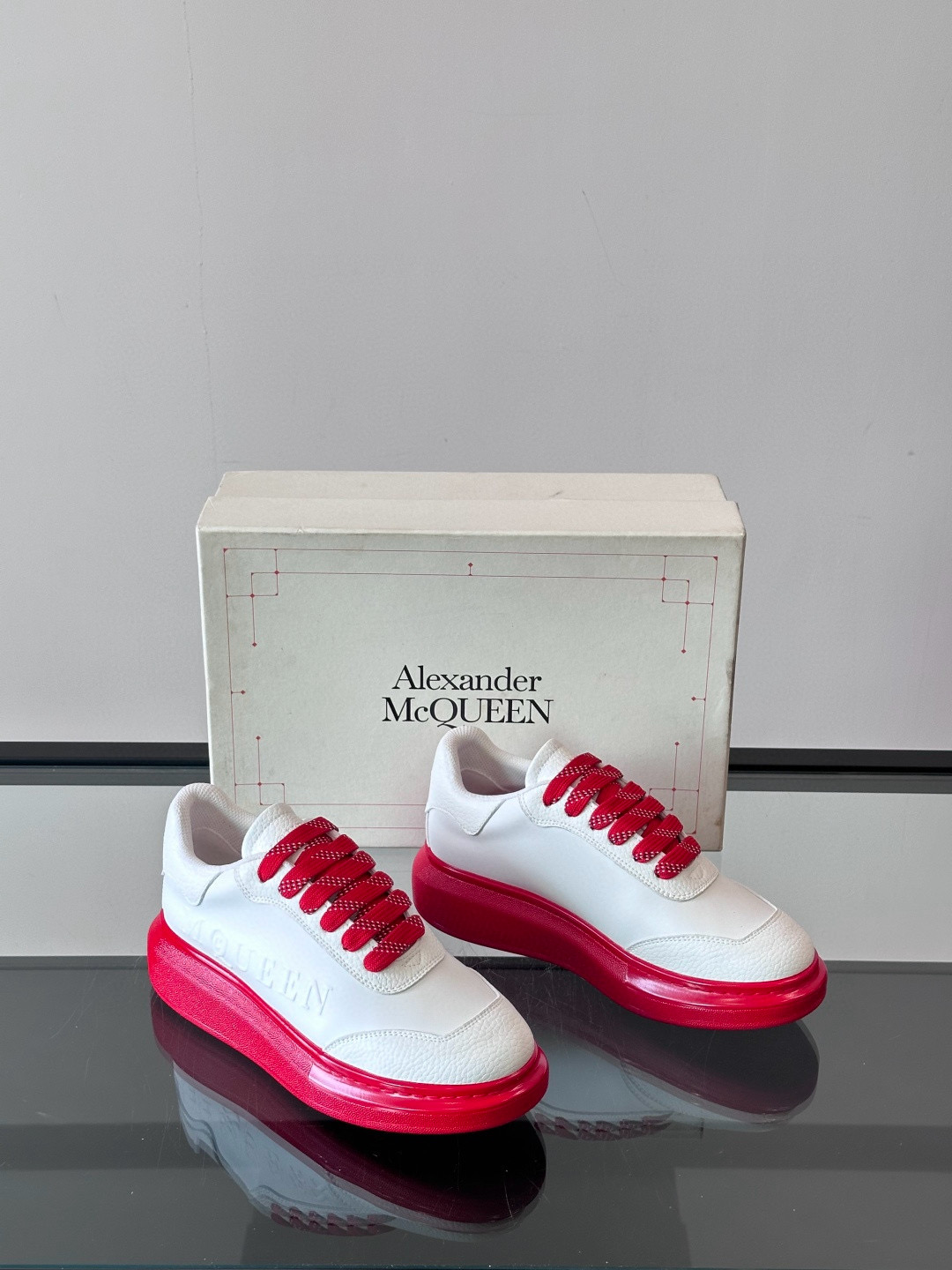 Alexander McQueen 스니커즈