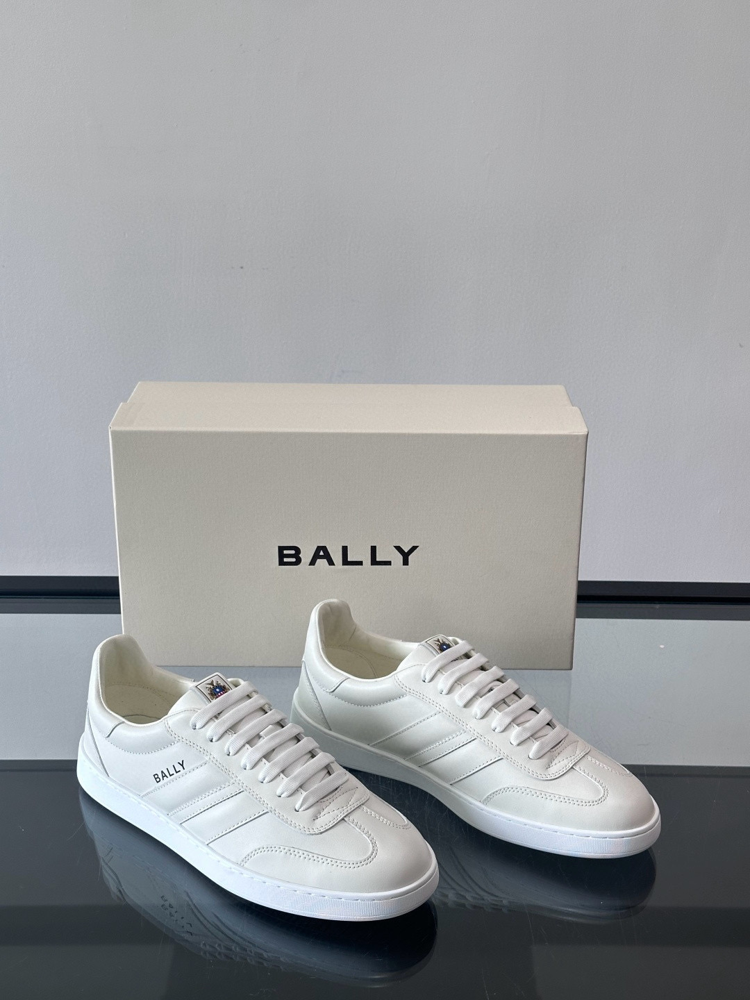 발리 Bally  Retro Crest 스니커즈 White