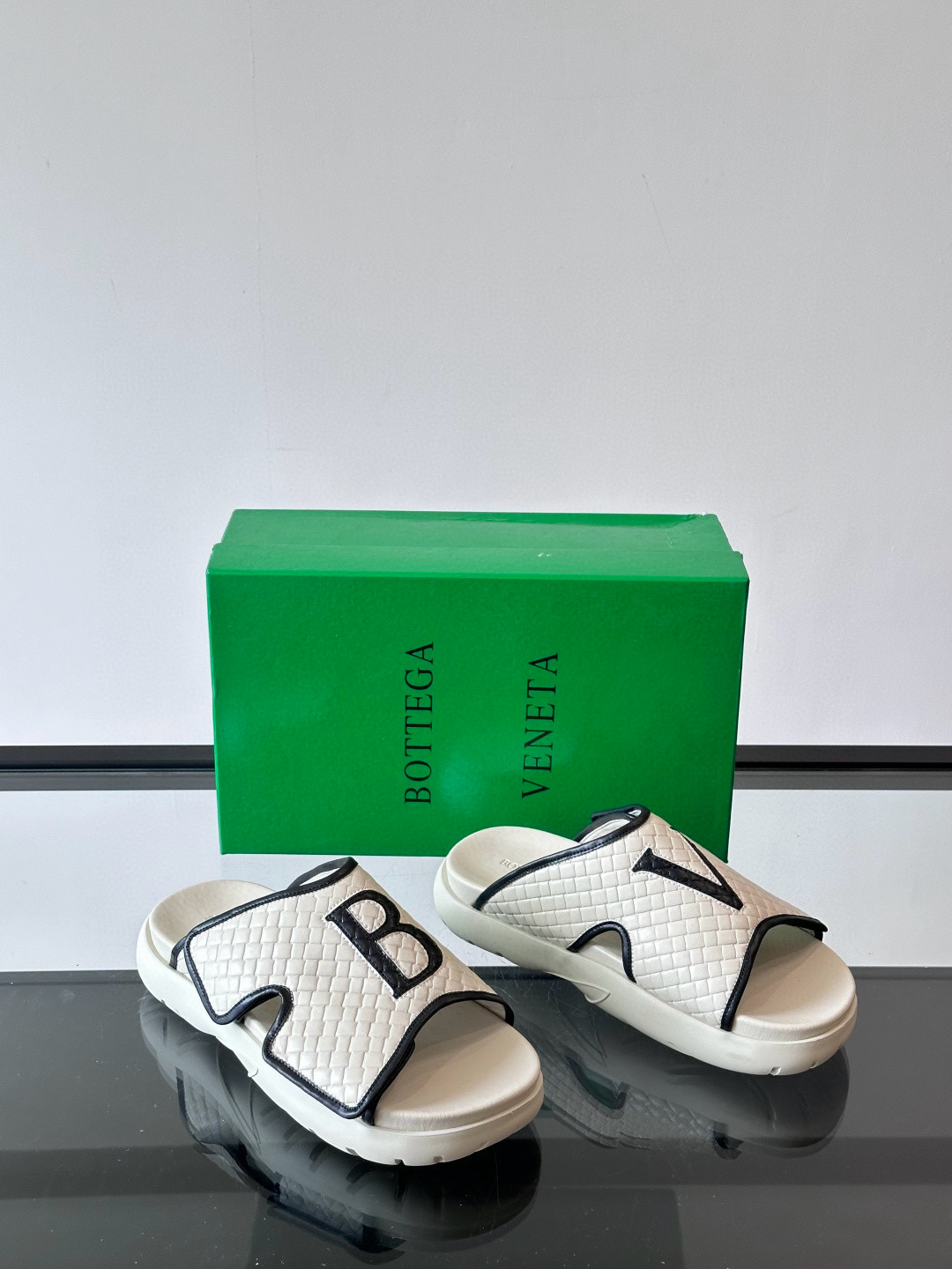 보테가 베네타 Bottega Veneta 슬리퍼