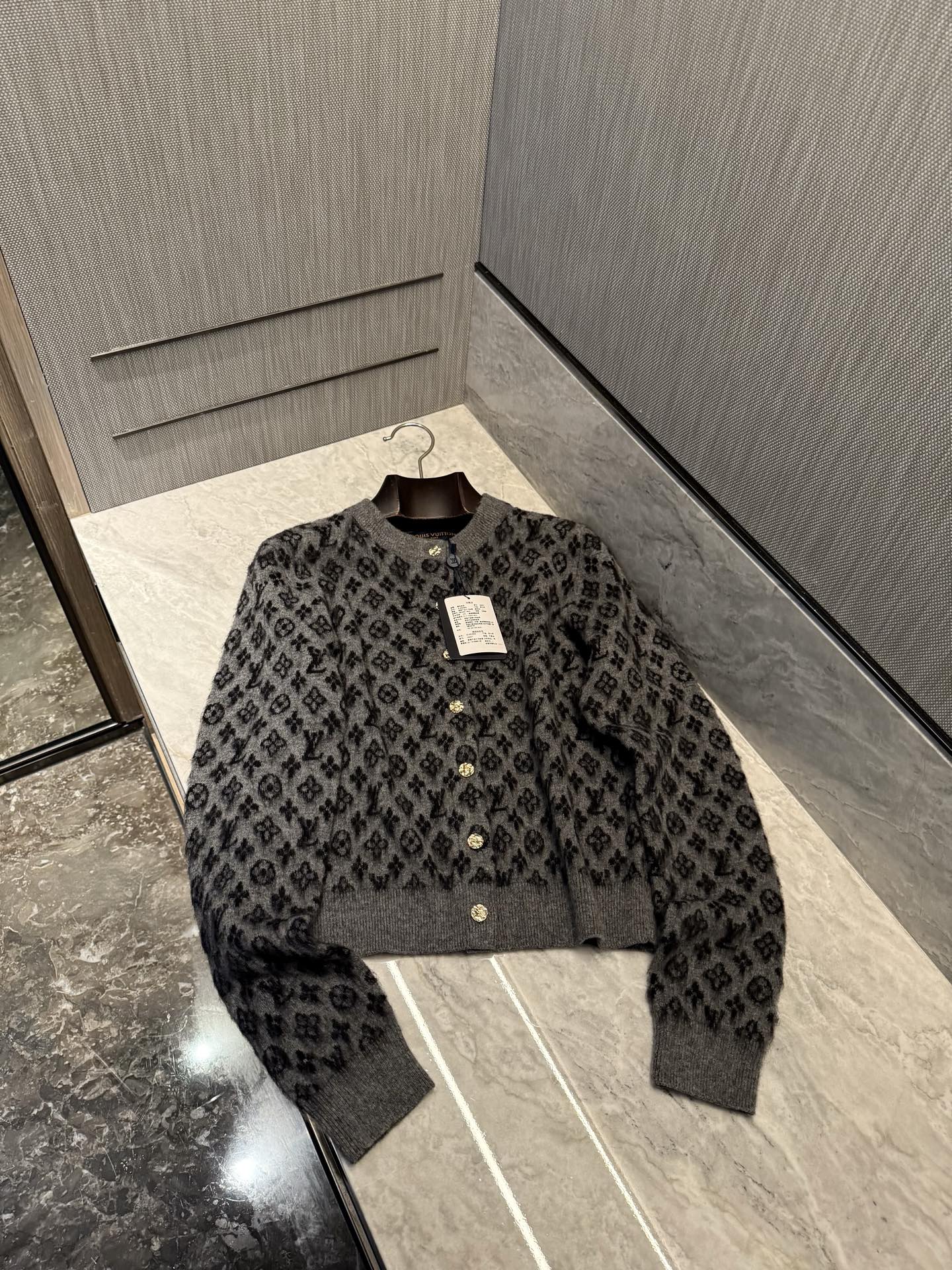 루이비통 Louis Vuitton 가디건