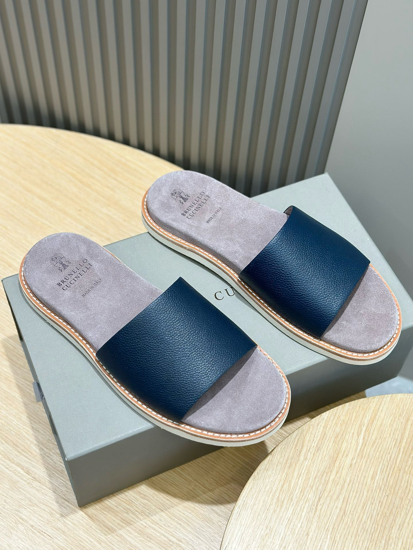 브루넬로 쿠치넬리 Brunello Cucinelli 슬리퍼