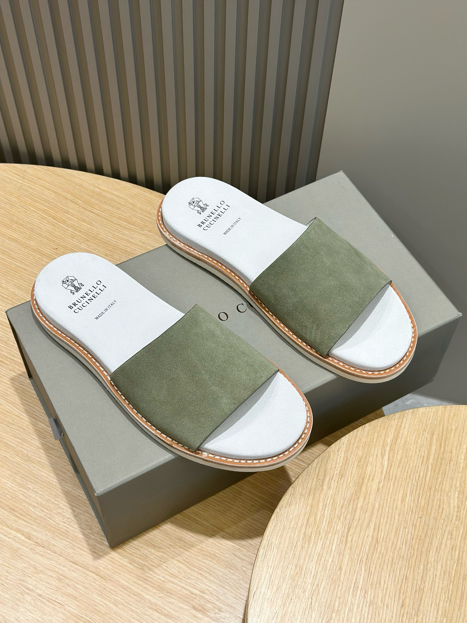 브루넬로 쿠치넬리 Brunello Cucinelli 슬리퍼