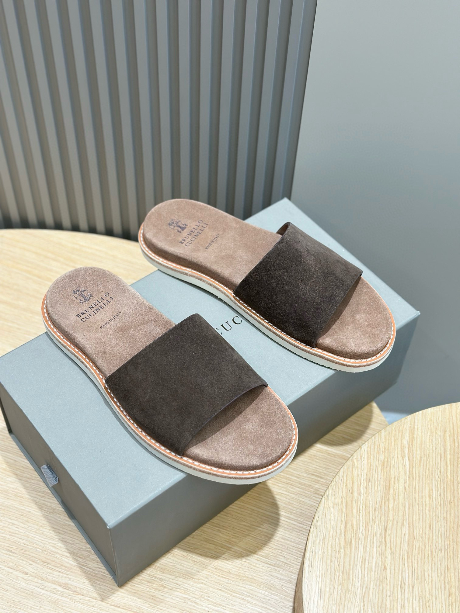 브루넬로 쿠치넬리 Brunello Cucinelli 슬리퍼