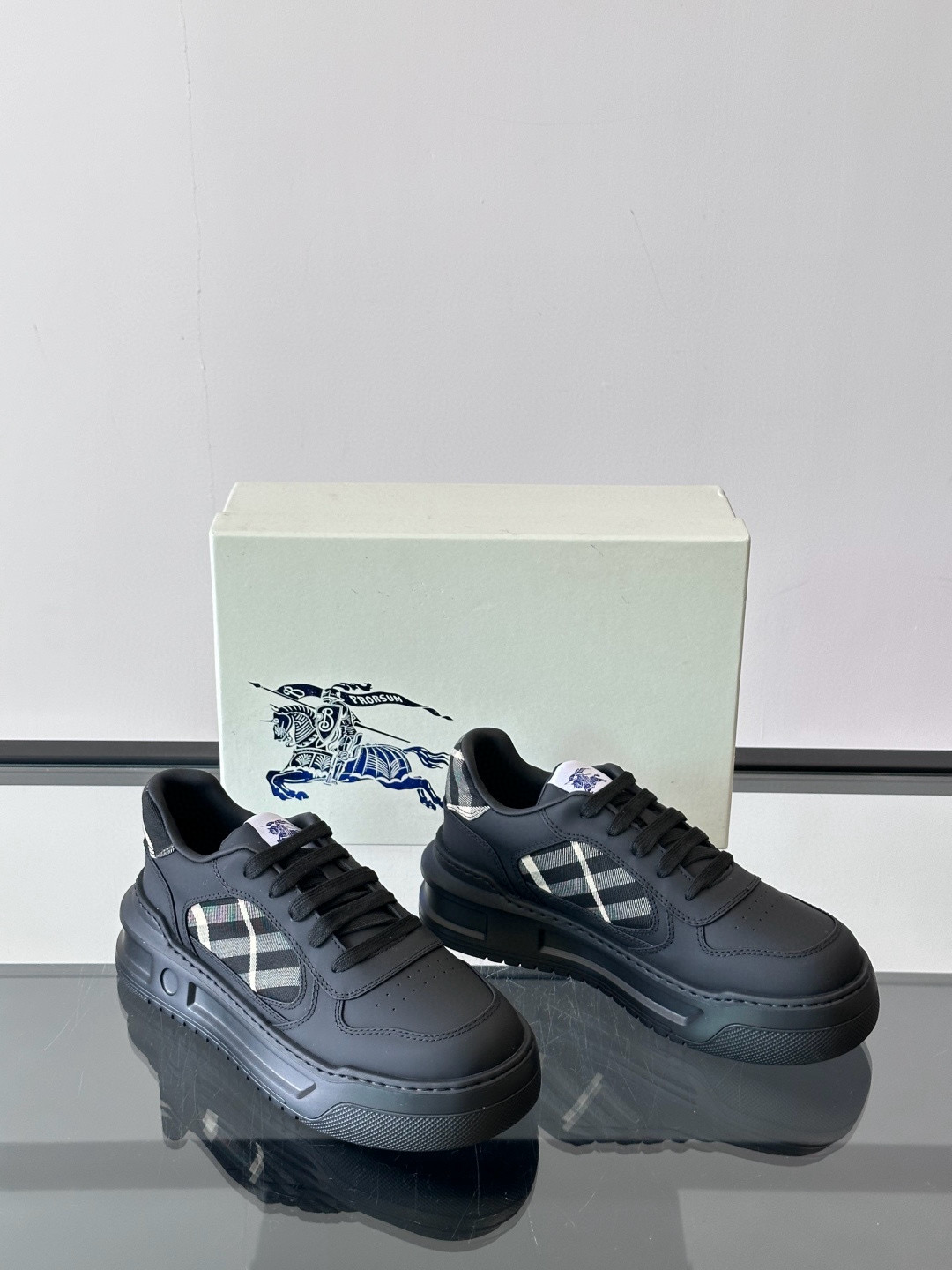 버버리 Burberry 스니커즈