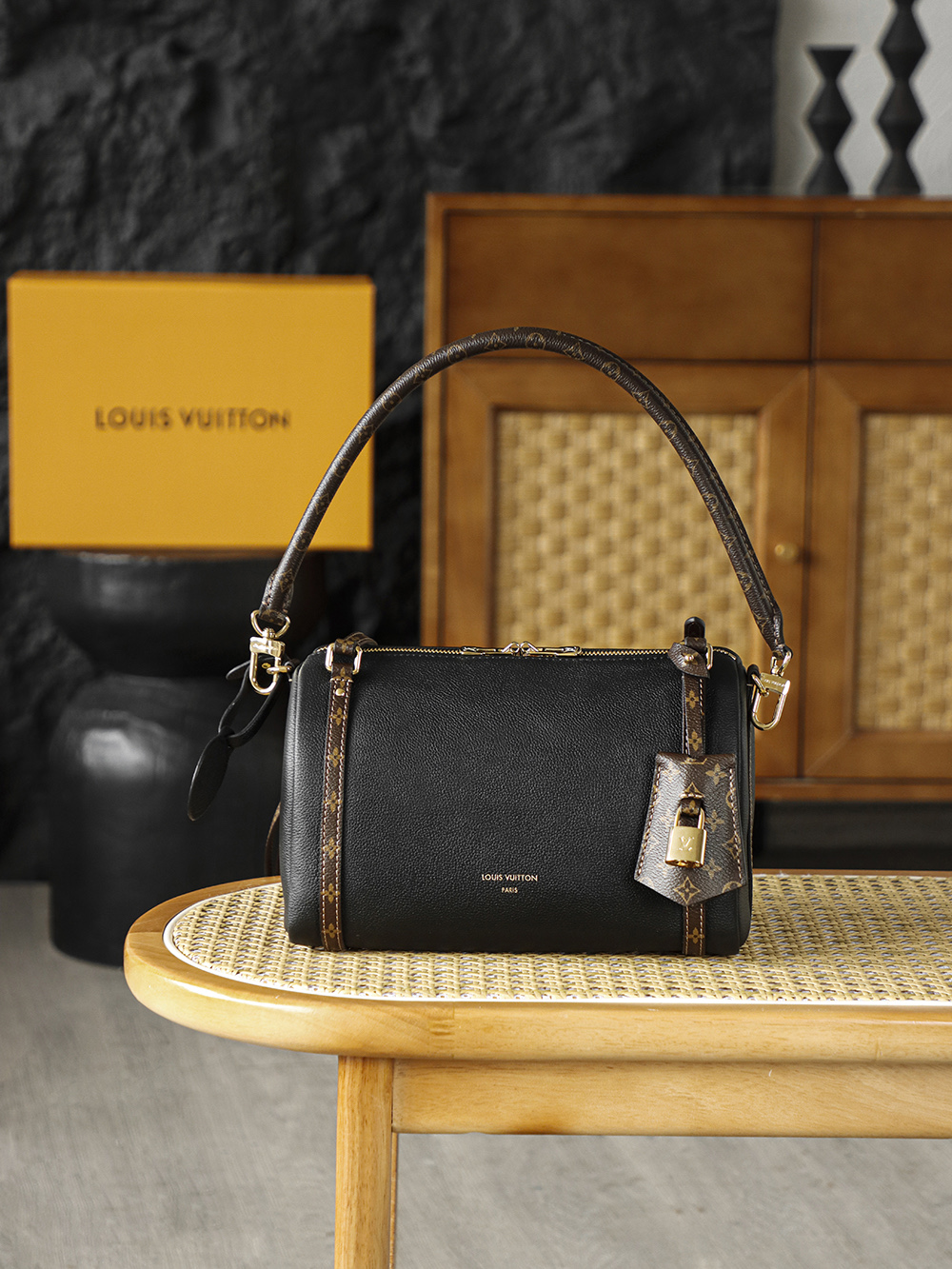 【AS】루이비통 Louis Vuitton M26039 Express PM Black 26cm