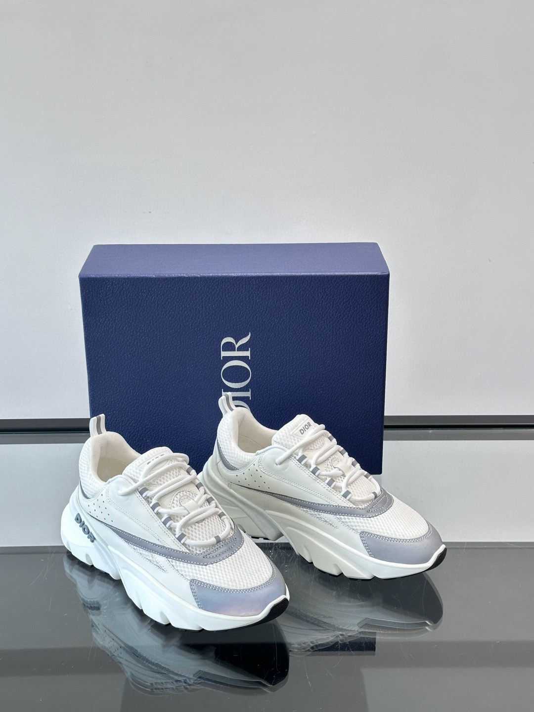 디올 Dior B22 스니커즈