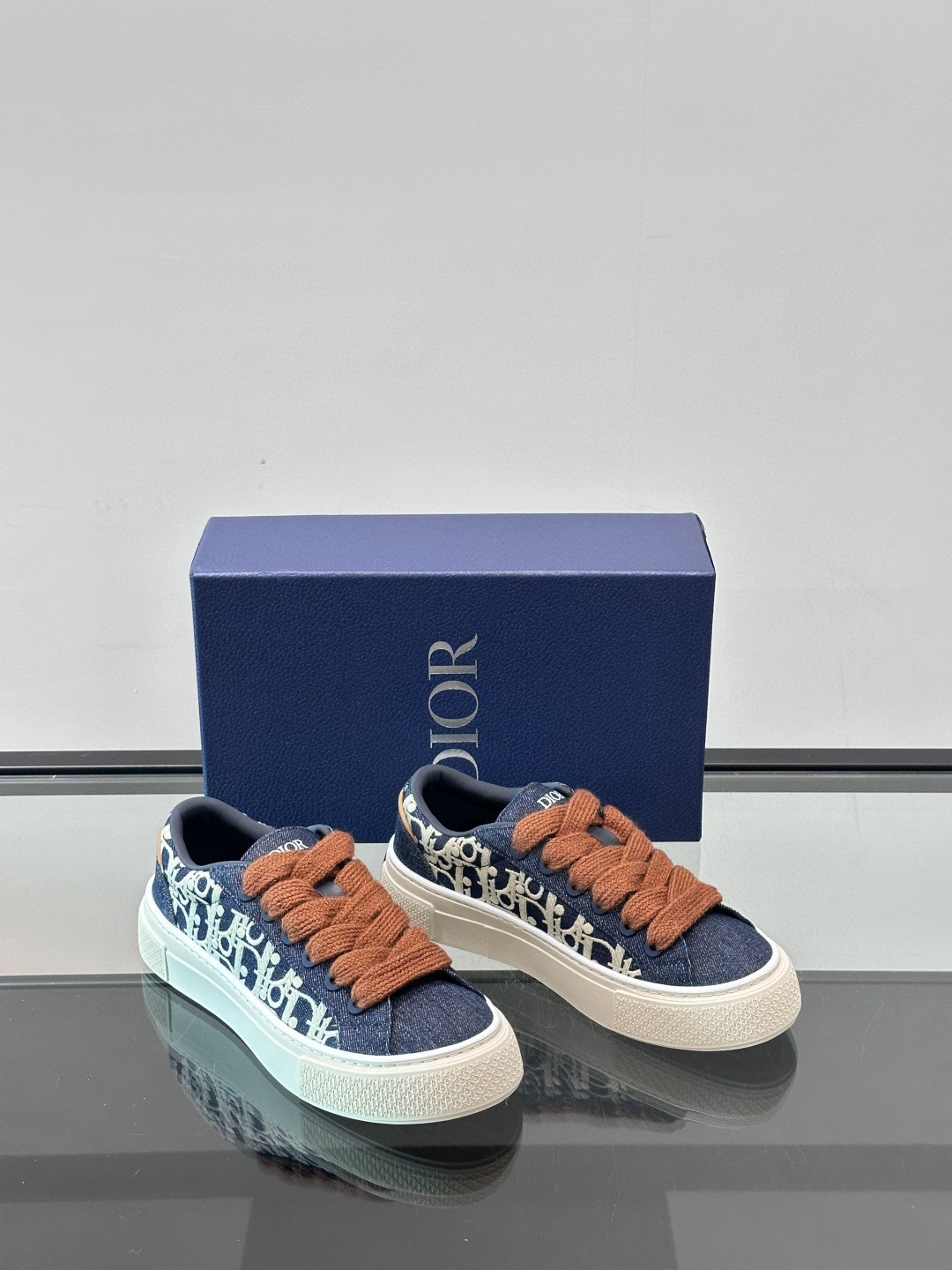 디올 Dior B33 스니커즈