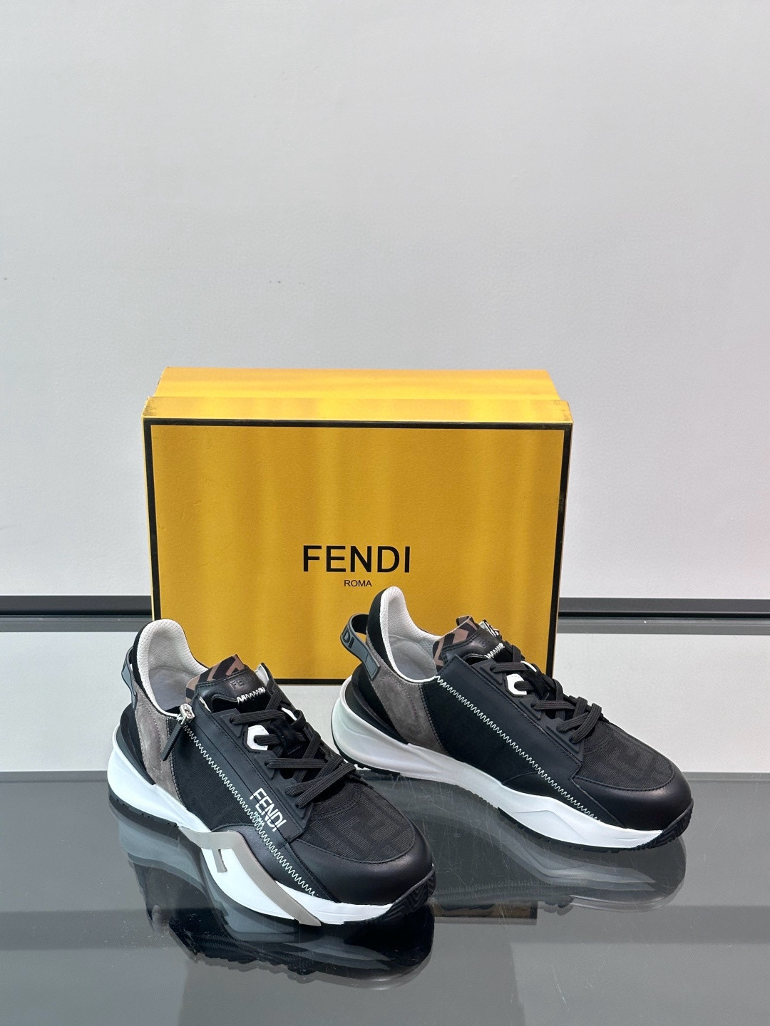 펜디 Fendi Flow 스니커즈