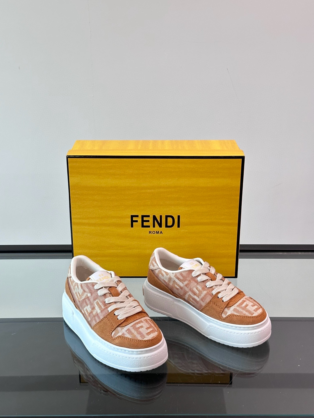펜디 Fendi 스니커즈