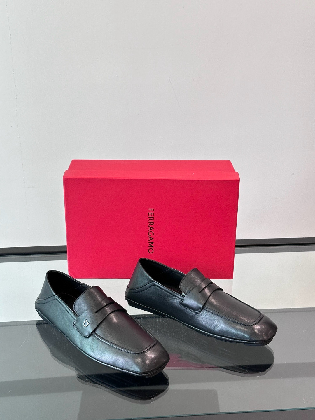 살바토레 페라가모 Salvatore Ferragamo 로퍼