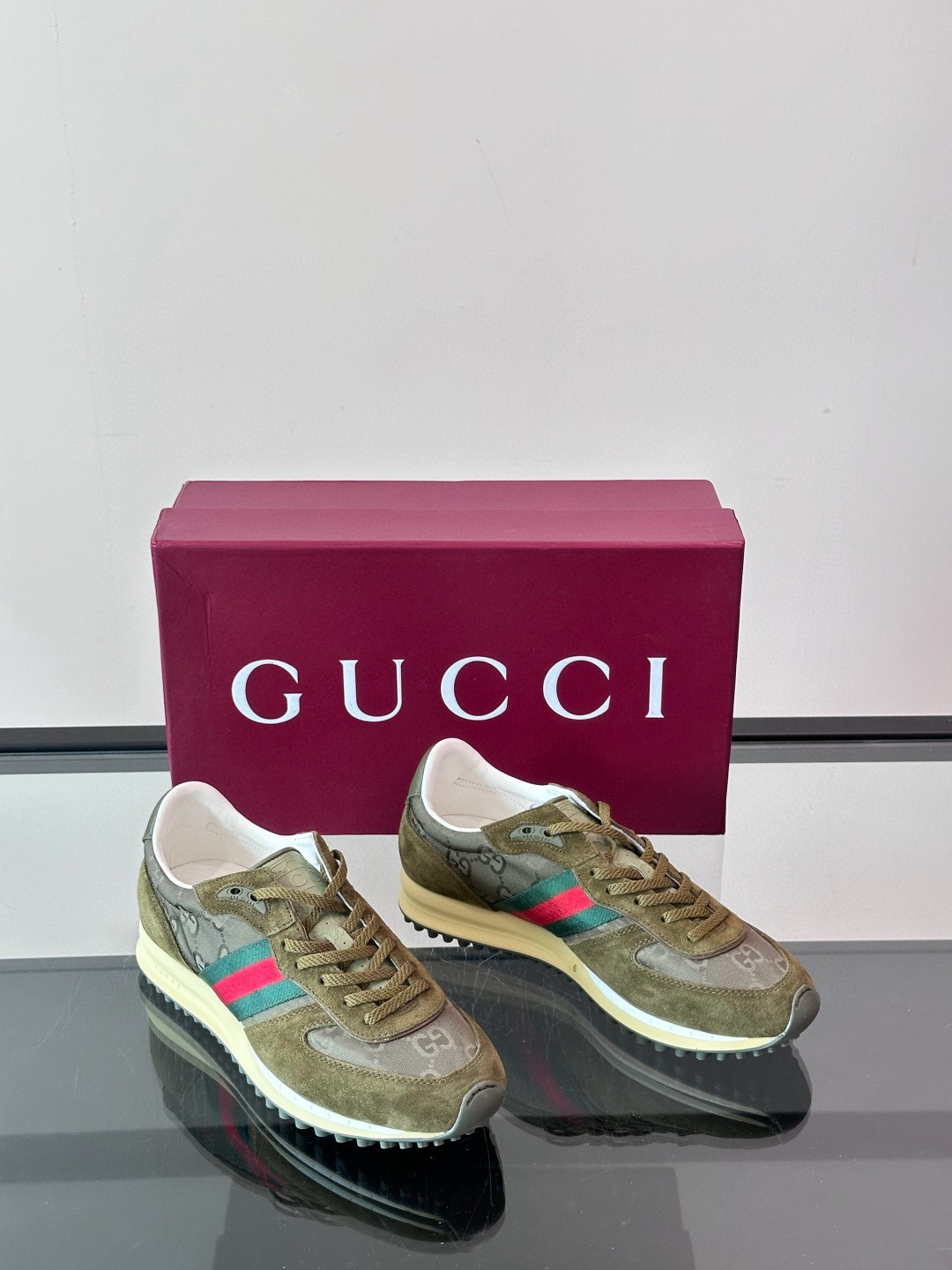 구찌 Gucci Re-Motion 스니커즈