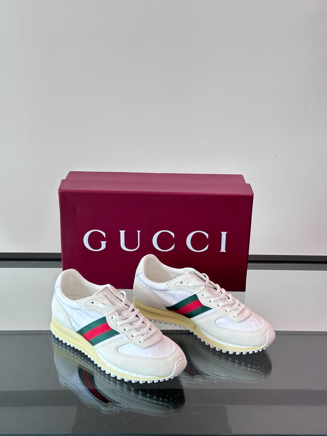 구찌 Gucci Re-Motion 스니커즈