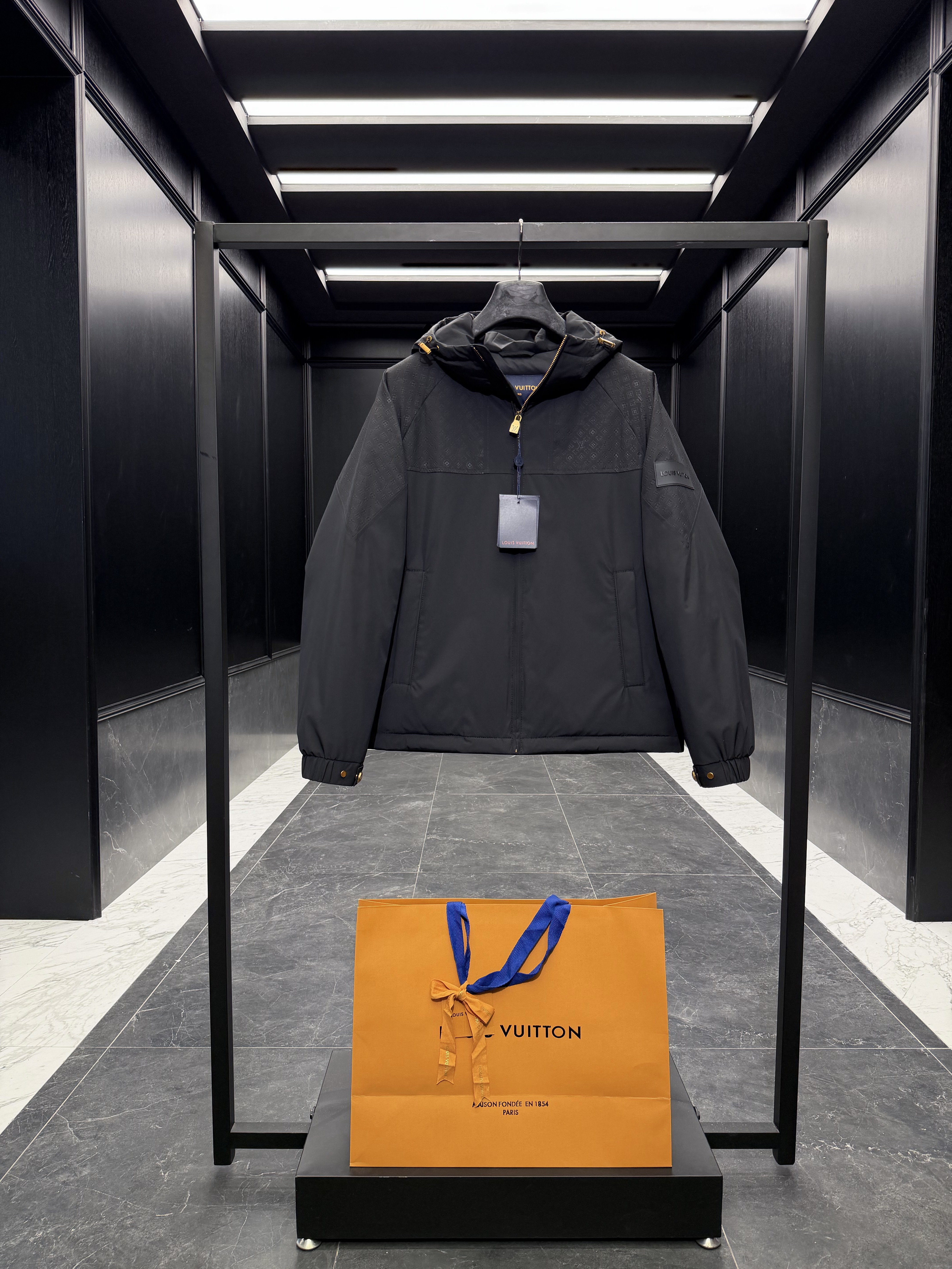 루이비통 Louis Vuitton 다운재킷