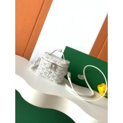 고야드 Goyard 8317 MUSE NANO 파우치