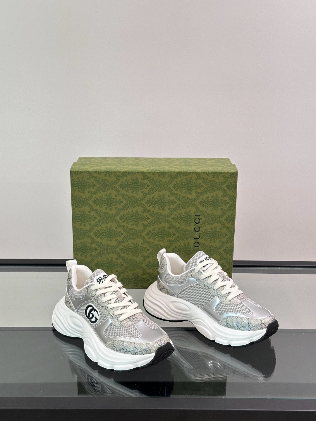 구찌 Gucci 스니커즈