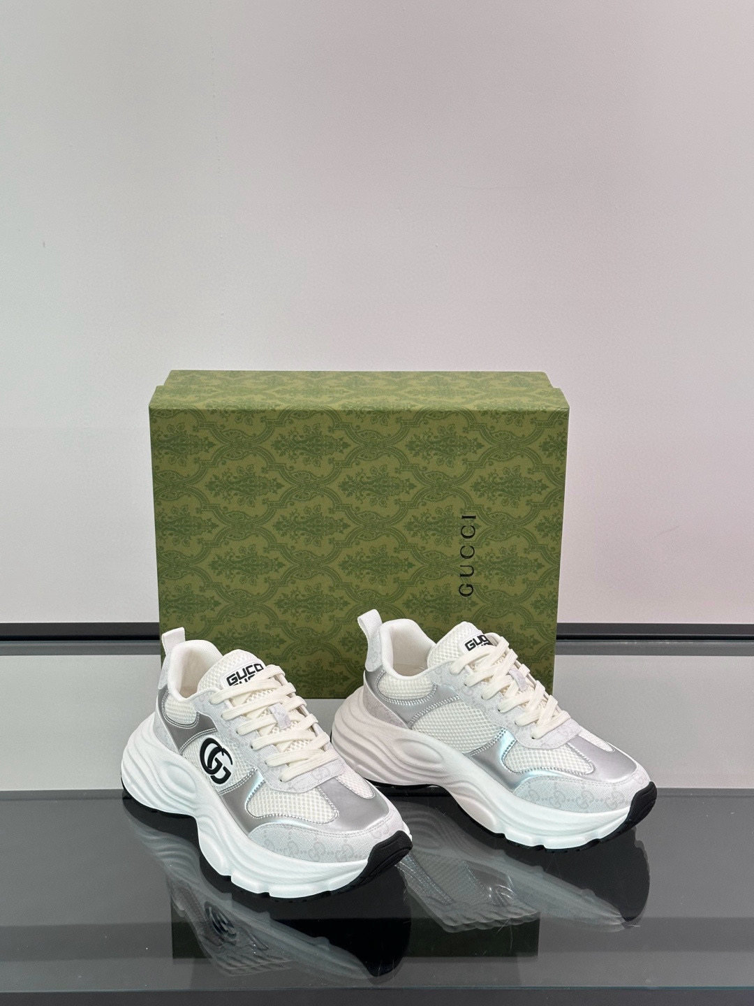 구찌 Gucci 스니커즈