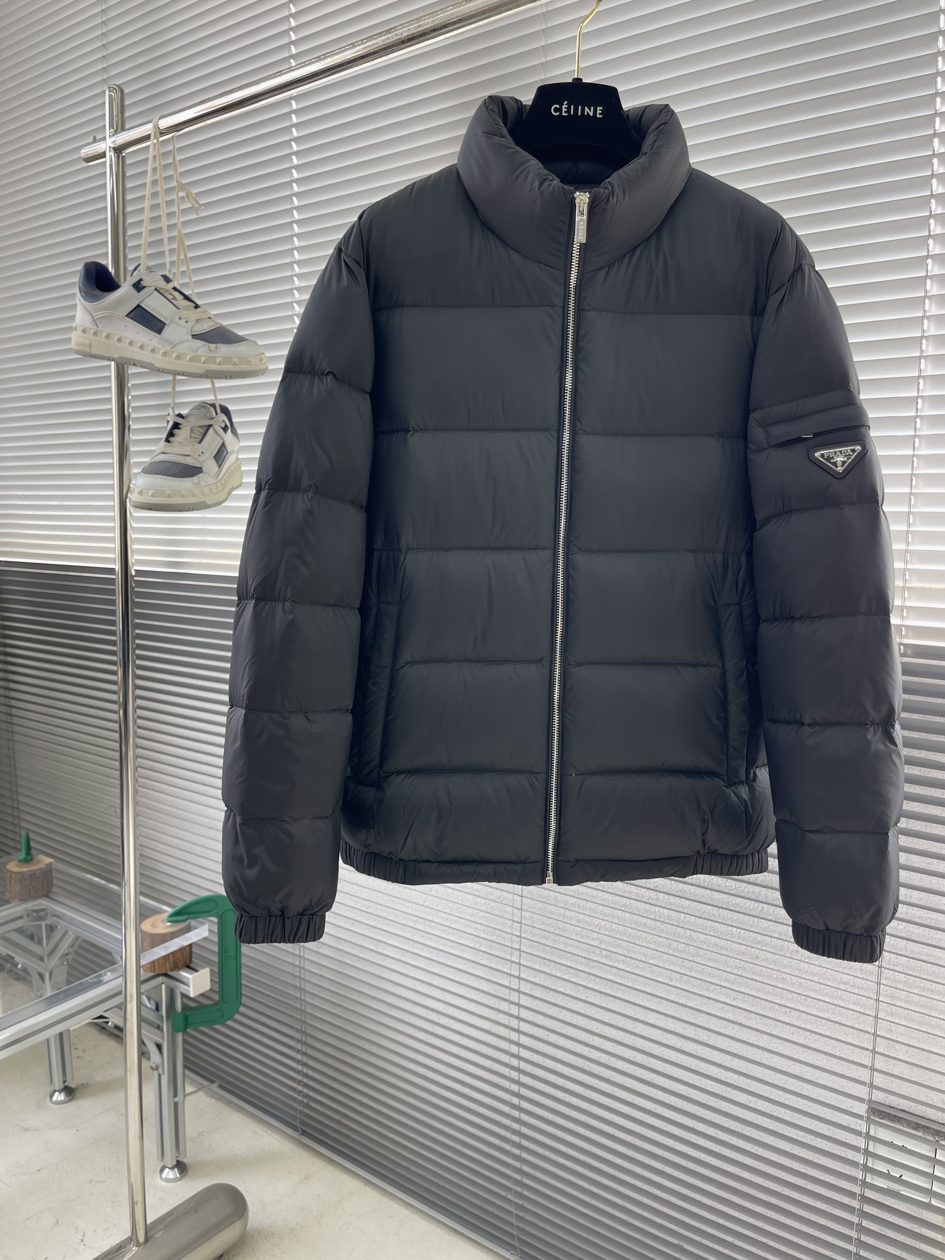 프라다 Prada 다운재킷.