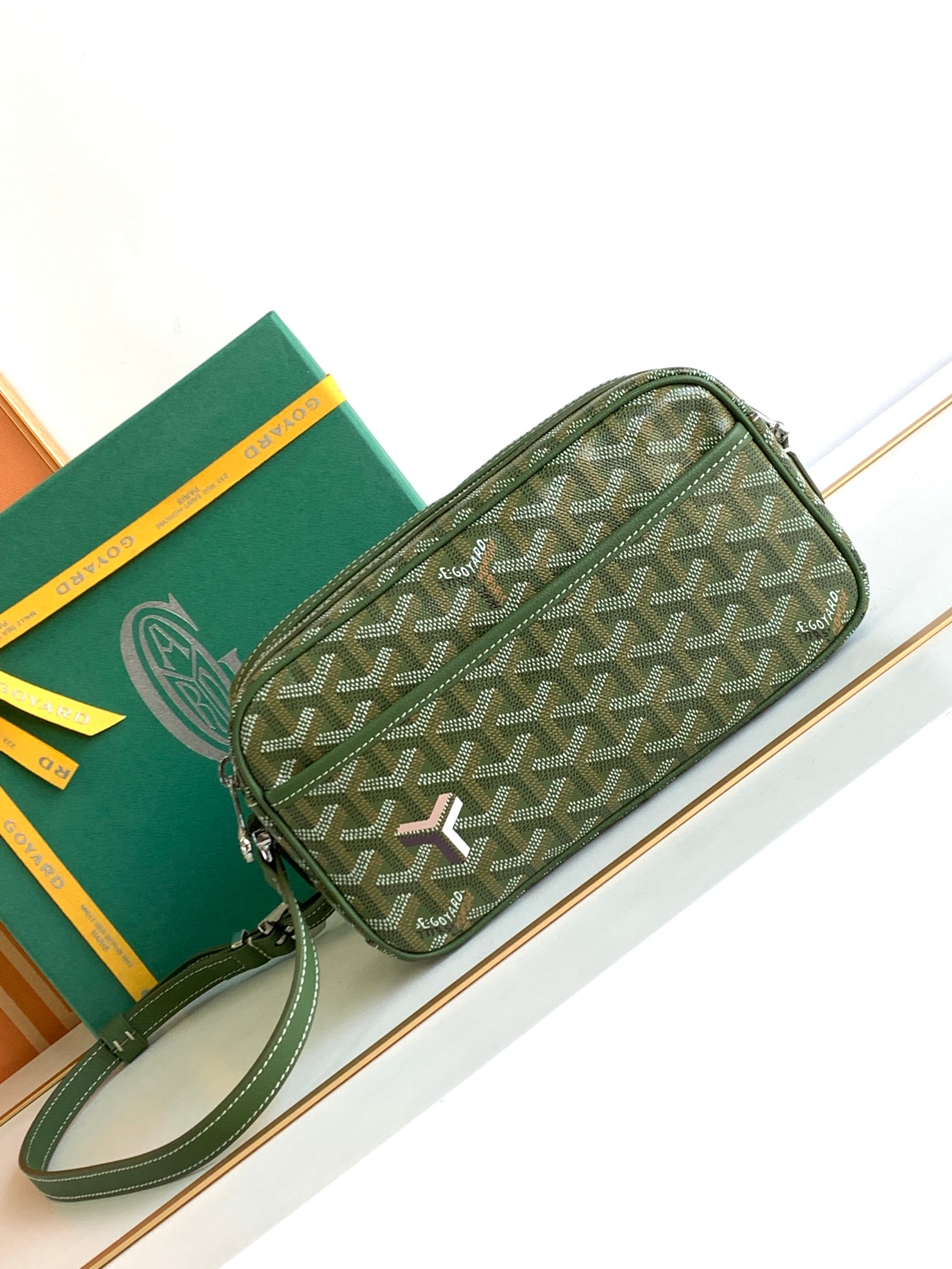 고야드 Goyard  8018 Cap-Vert PM Camera Bag 23cm