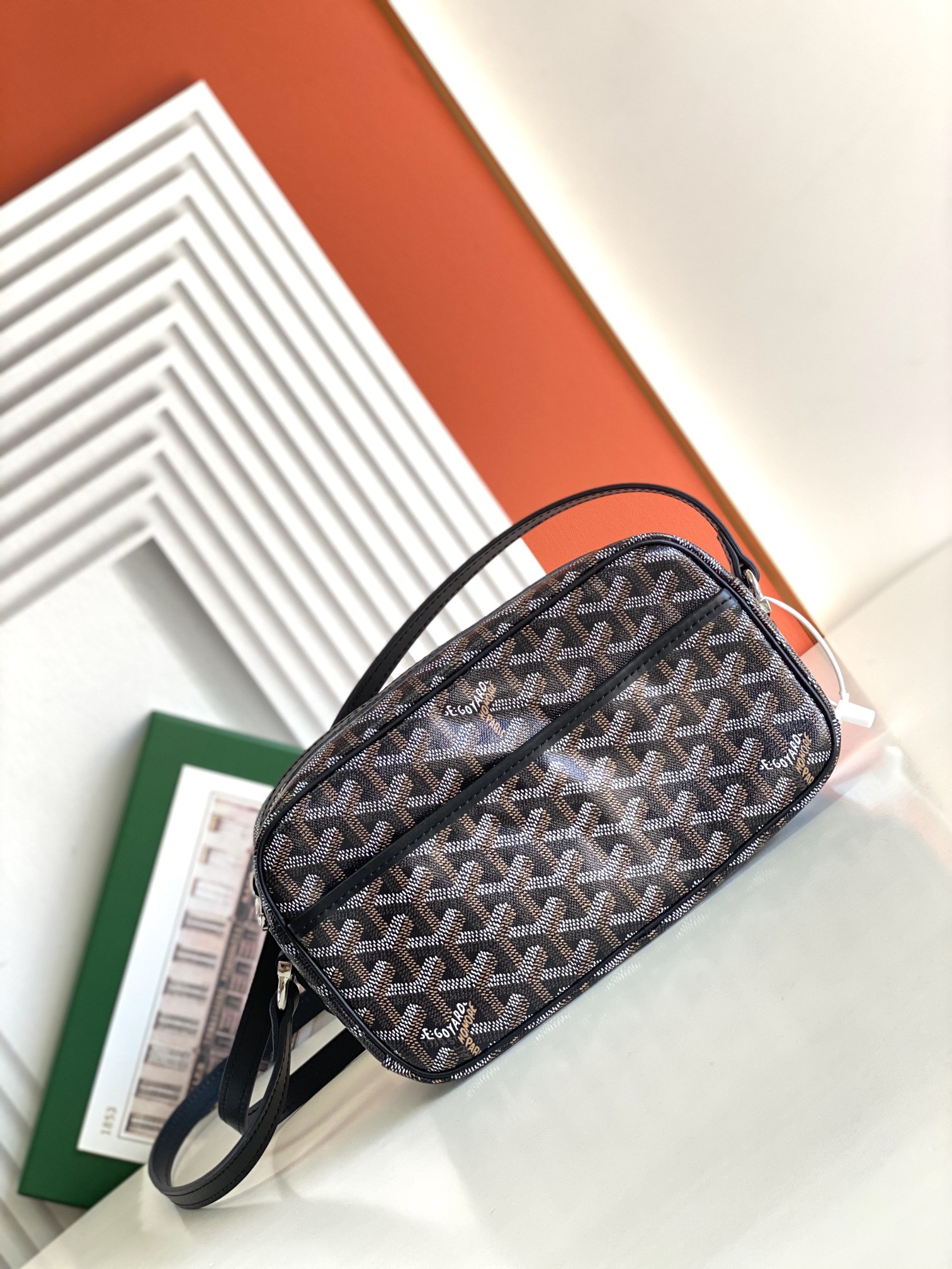 고야드 Goyard  8018 Cap-Vert PM Camera Bag 23cm