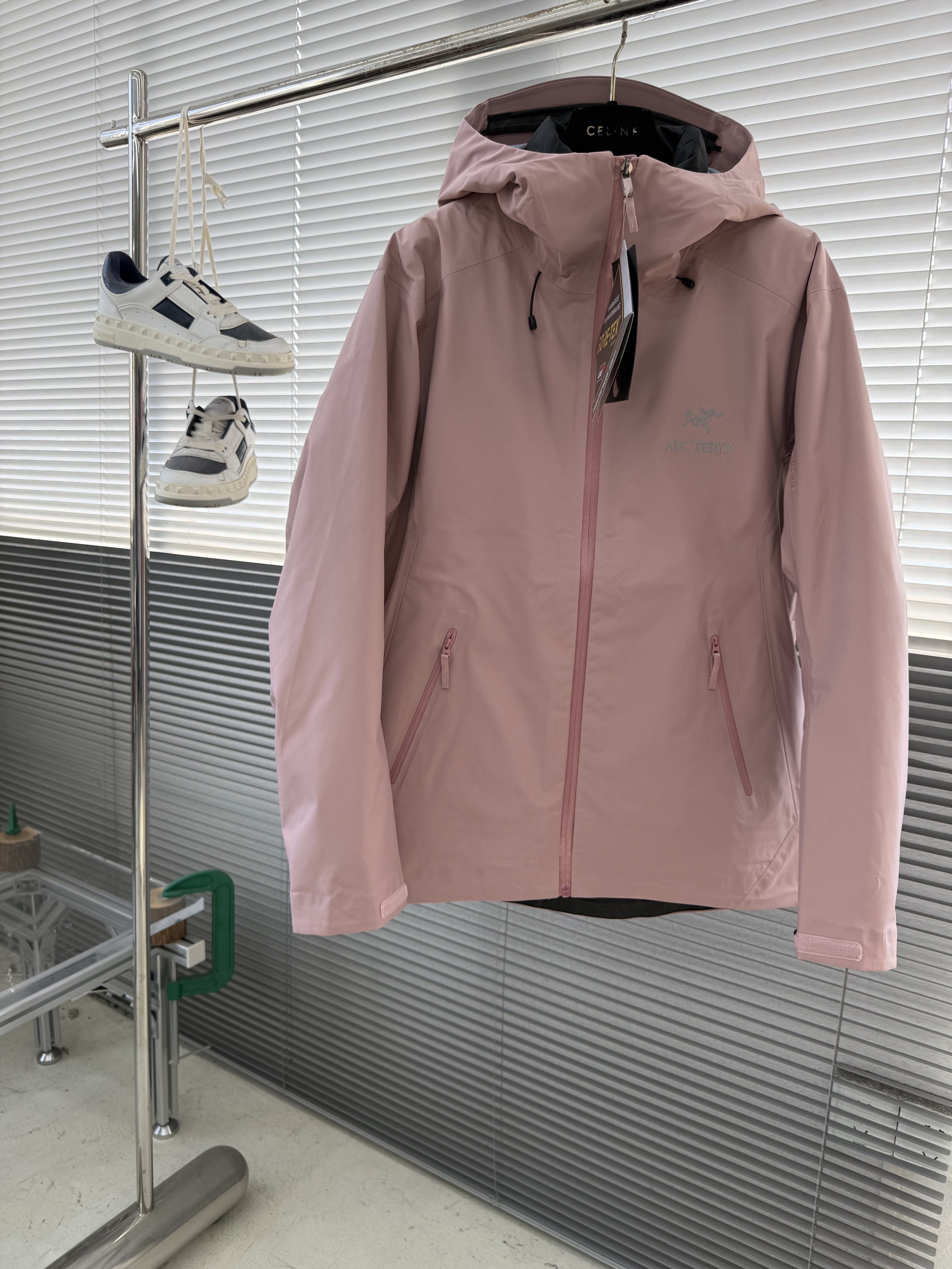 아크테릭스 ARC'TERYX 다운재킷.