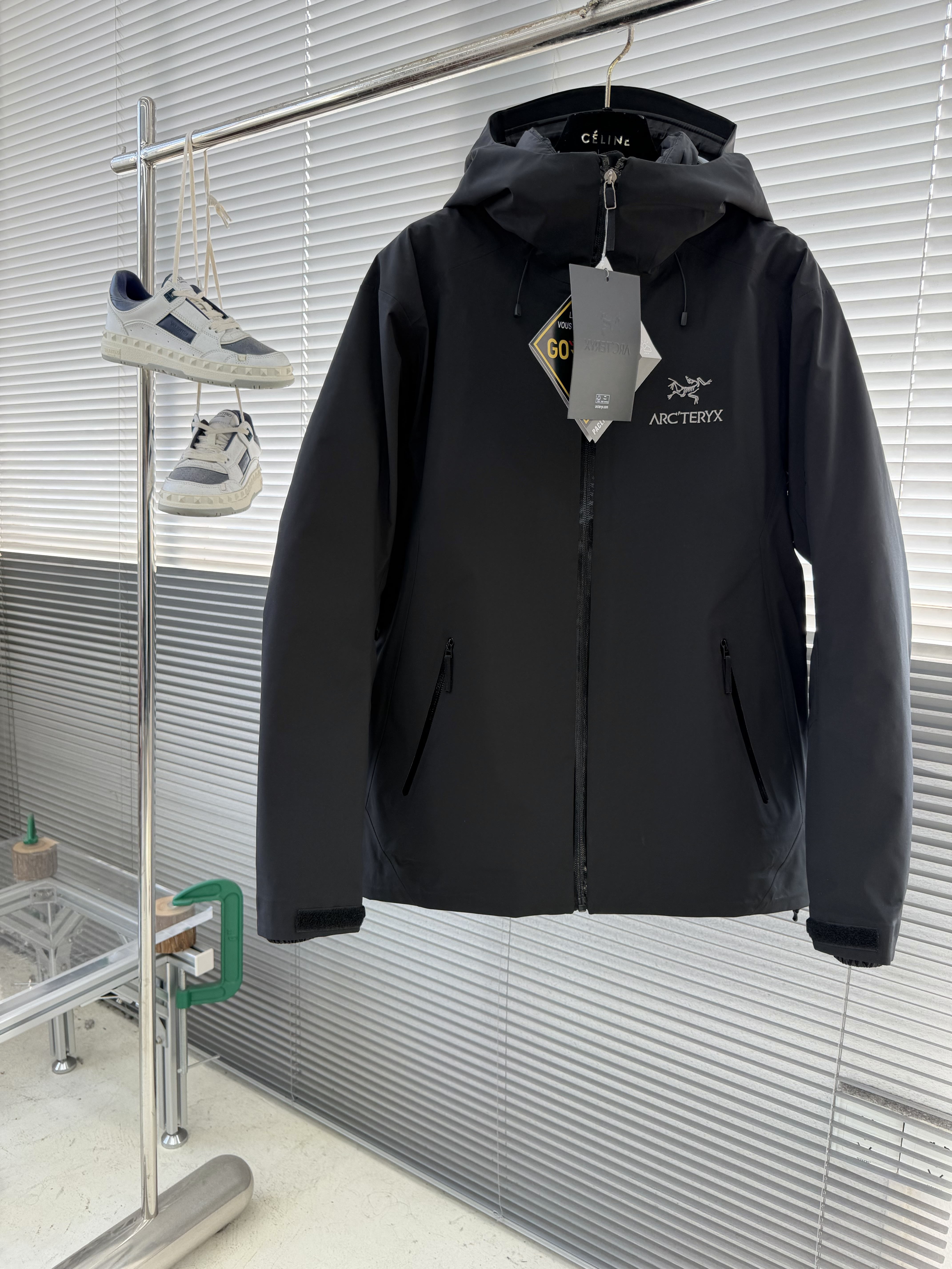 아크테릭스 ARC'TERYX 다운재킷.