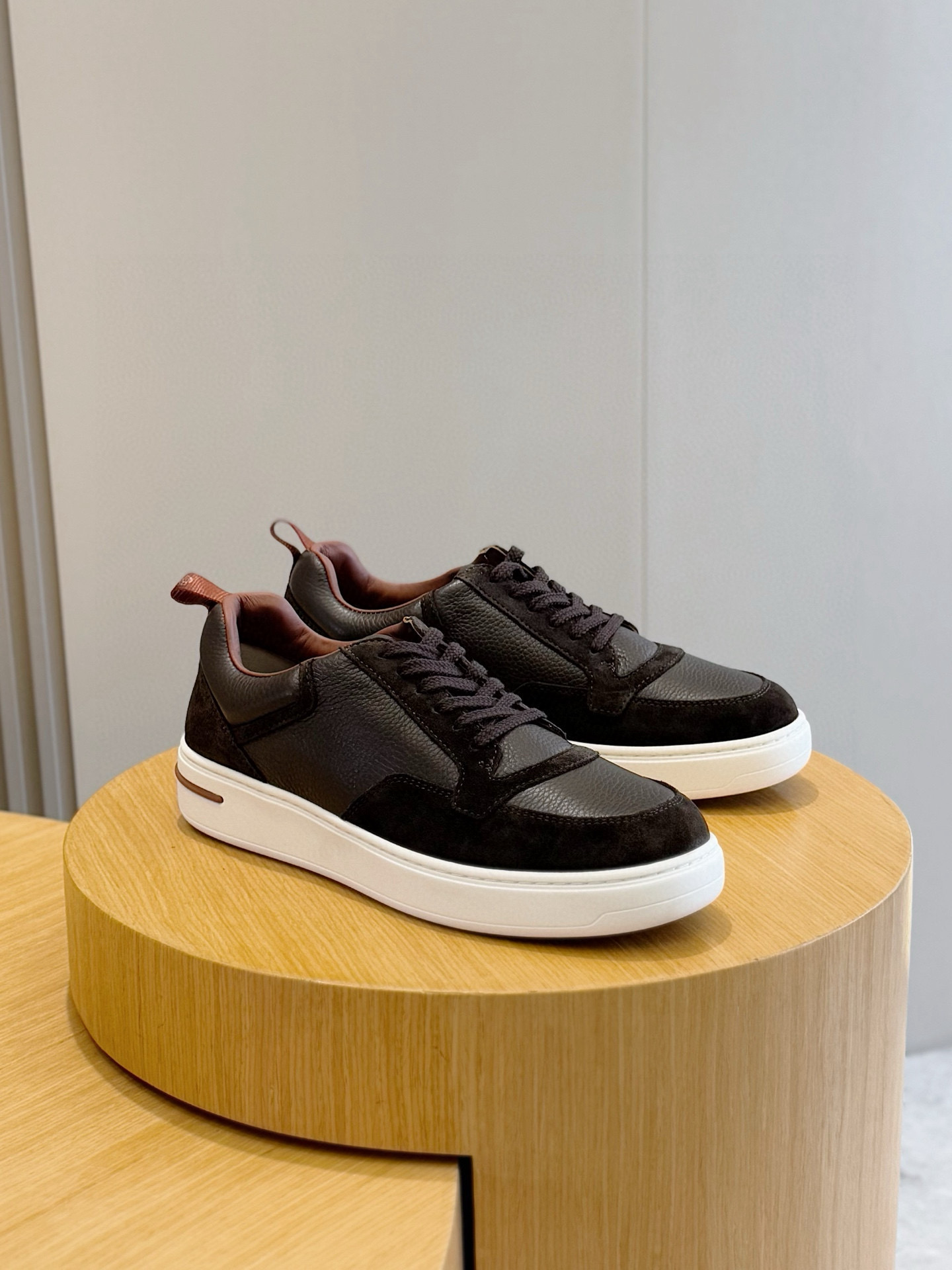 로로피아나 Loro Piana Newport Walk 스니커즈