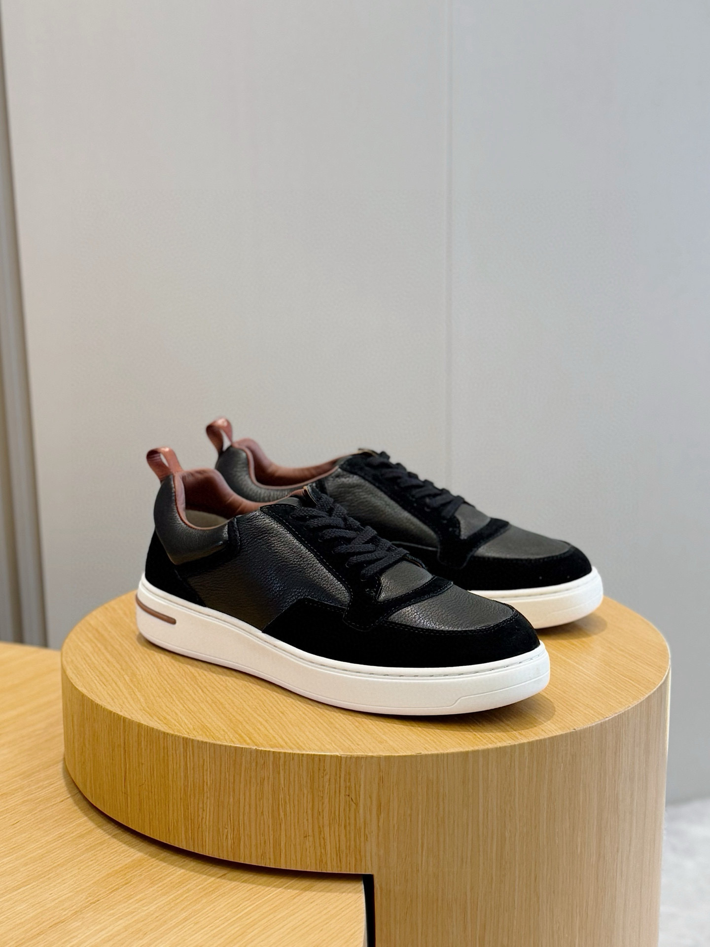 로로피아나 Loro Piana Newport Walk 스니커즈