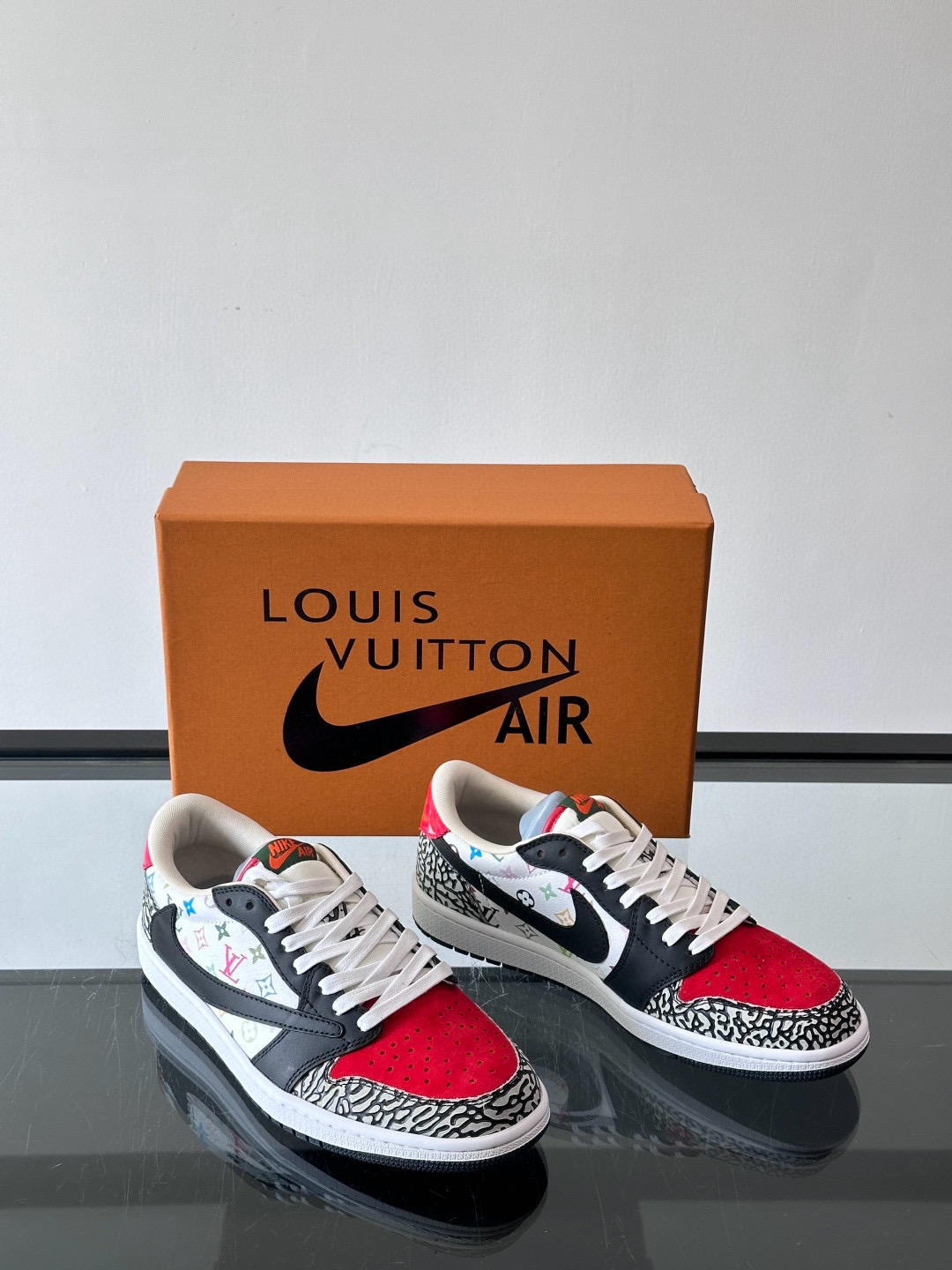 루이비통 Louis Vuitton & Nike 스니커즈
