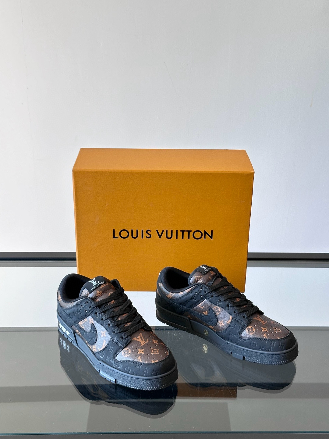 루이비통 Louis Vuitton & Nike 스니커즈