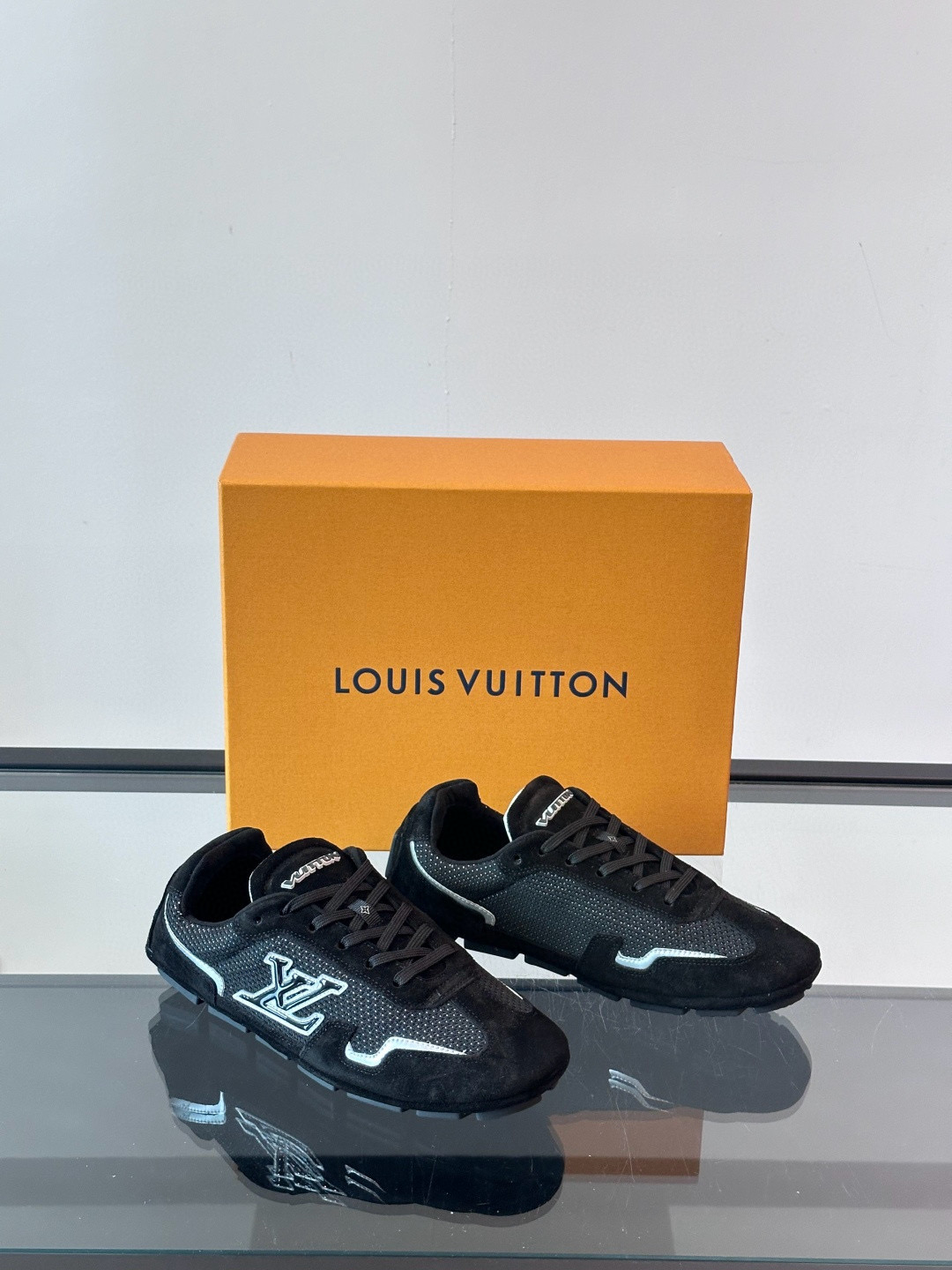 루이비통 Louis Vuitton Footprint Soccer 스니커즈