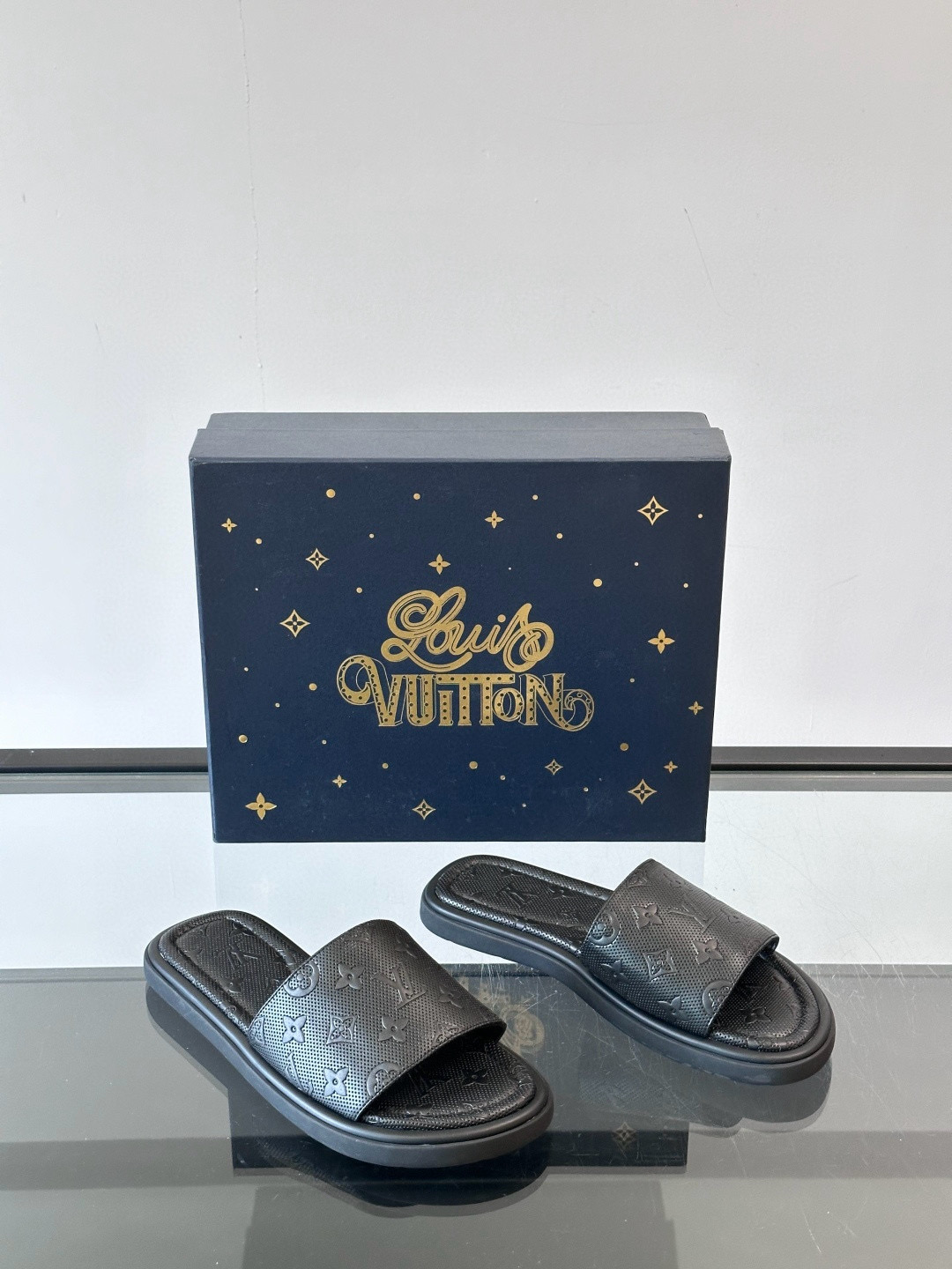 루이비통 Louis Vuitton New arrival 슬리퍼 Black