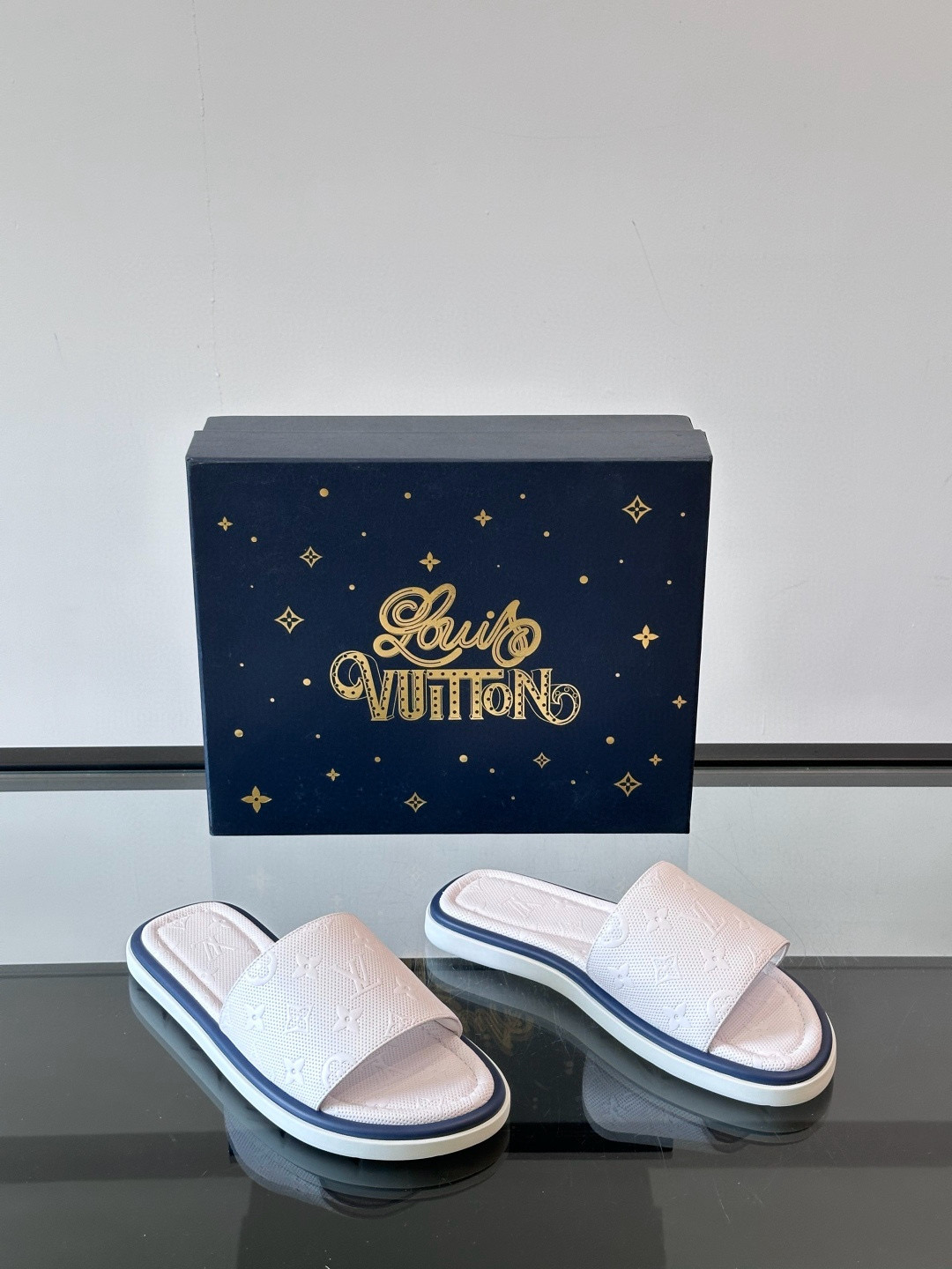 루이비통 Louis Vuitton New arrival 슬리퍼 White