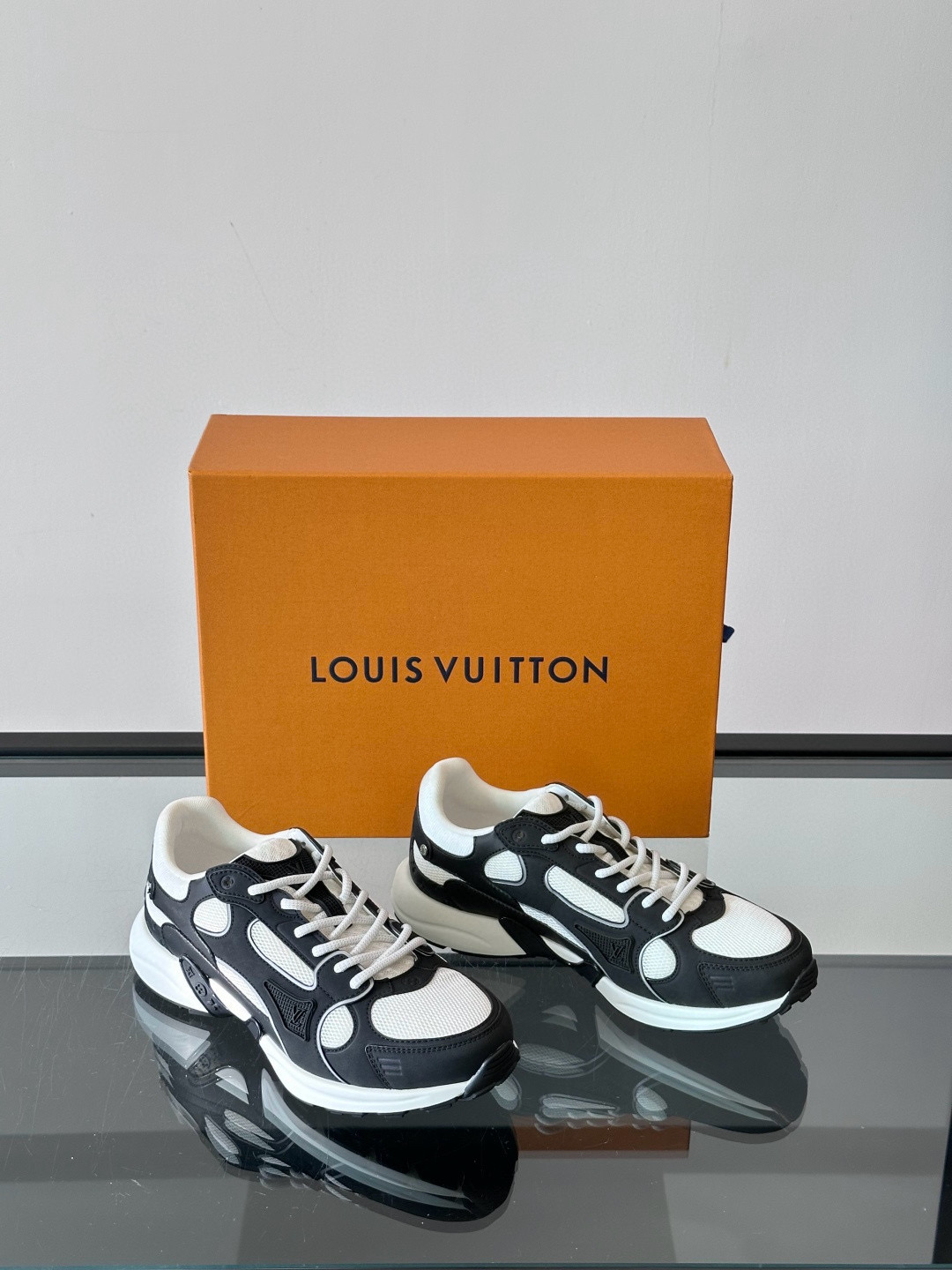 루이비통 Louis Vuitton Olympia 스니커즈