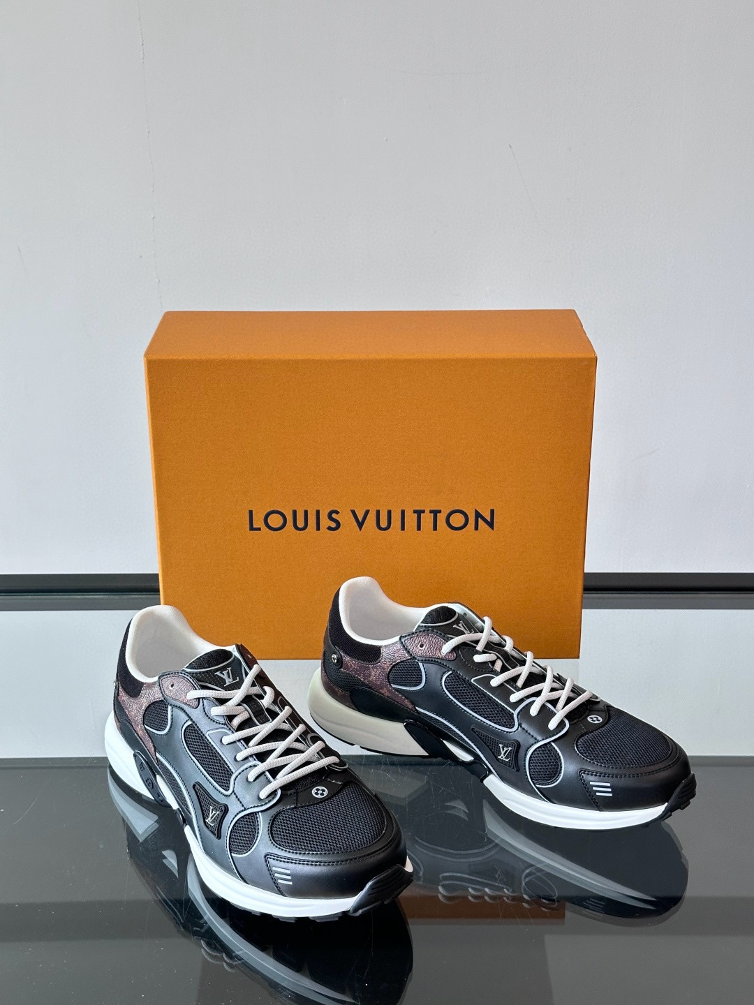 루이비통 Louis Vuitton Olympia 스니커즈