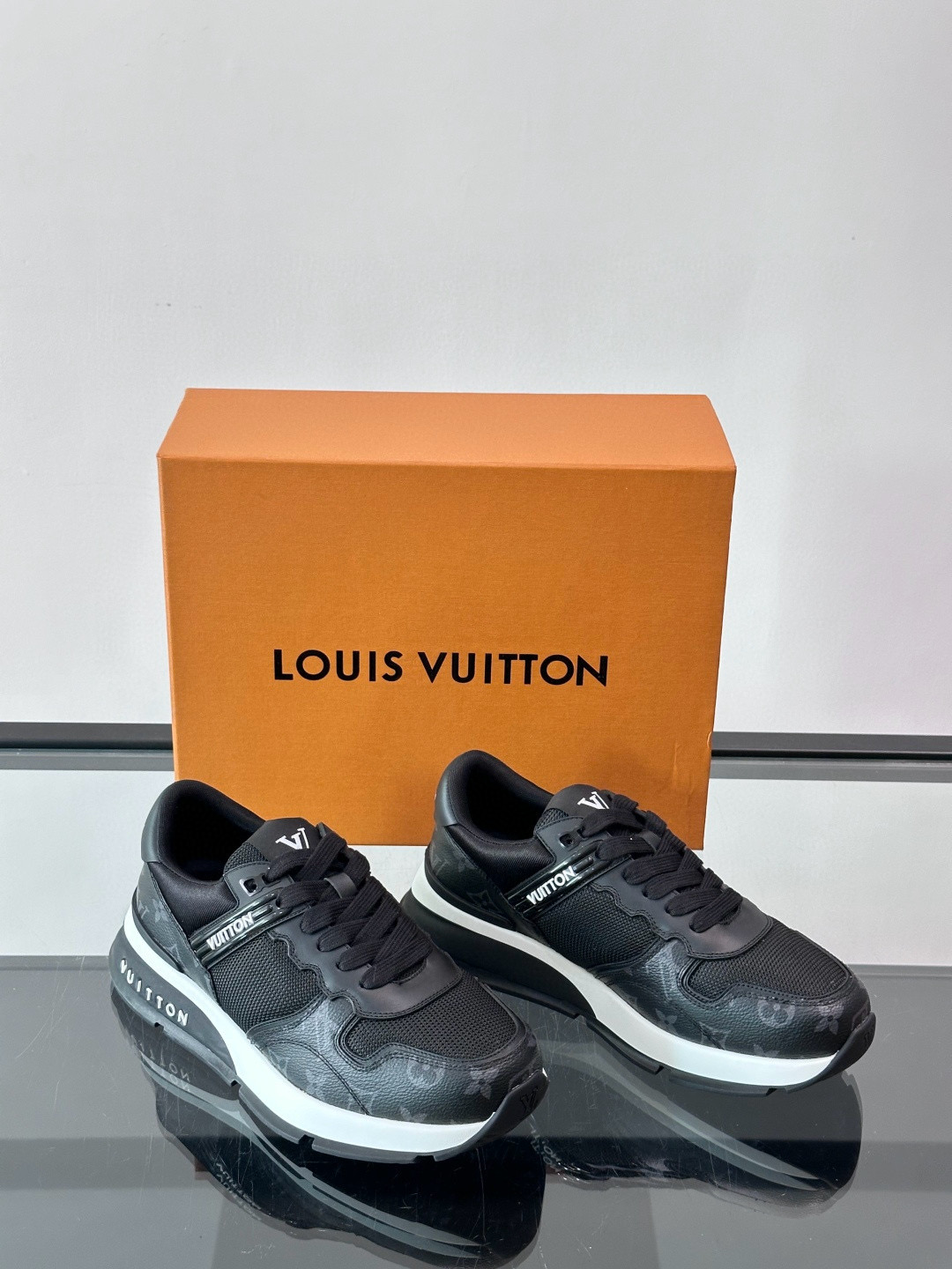 루이비통 Louis Vuitton Run Away Maxi 스니커즈 Black