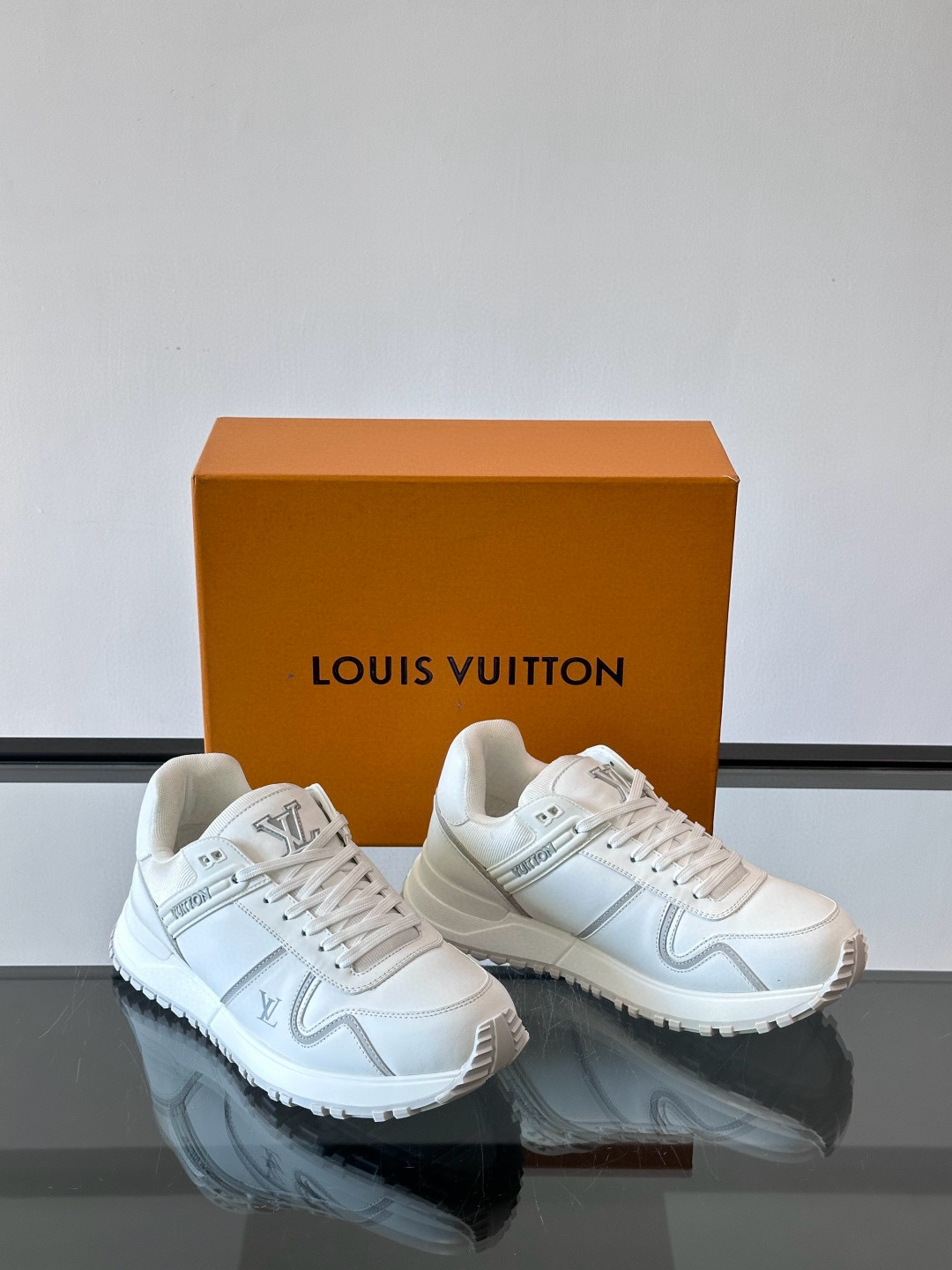 루이비통 Louis Vuitton Run Away Maxi 스니커즈 White