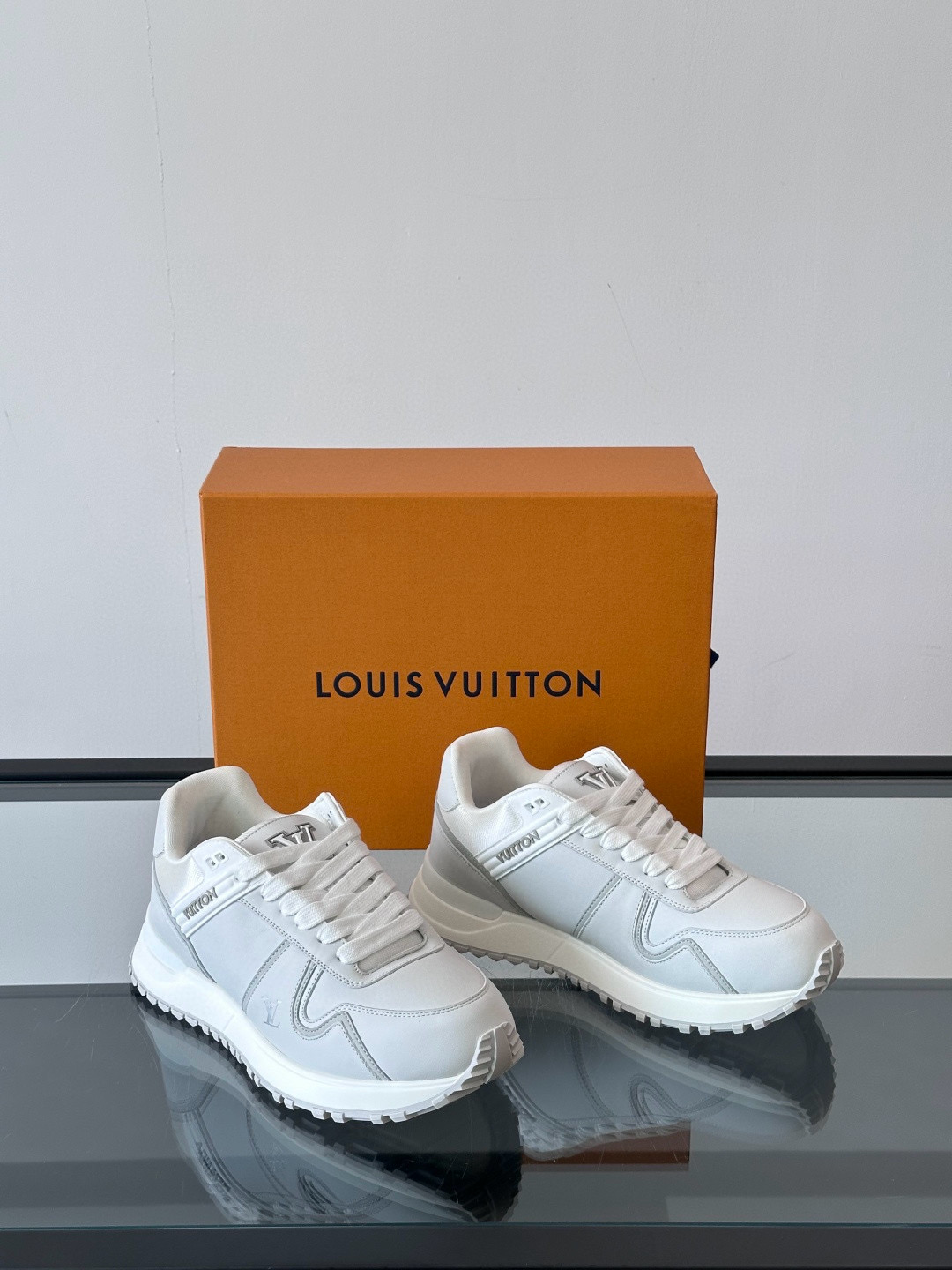 루이비통 Louis Vuitton Run Away Maxi 스니커즈 White