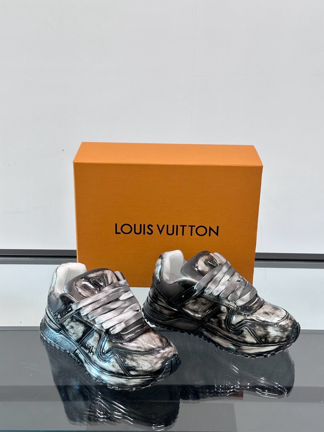 루이비통 Louis Vuitton Run Away Maxi 스니커즈