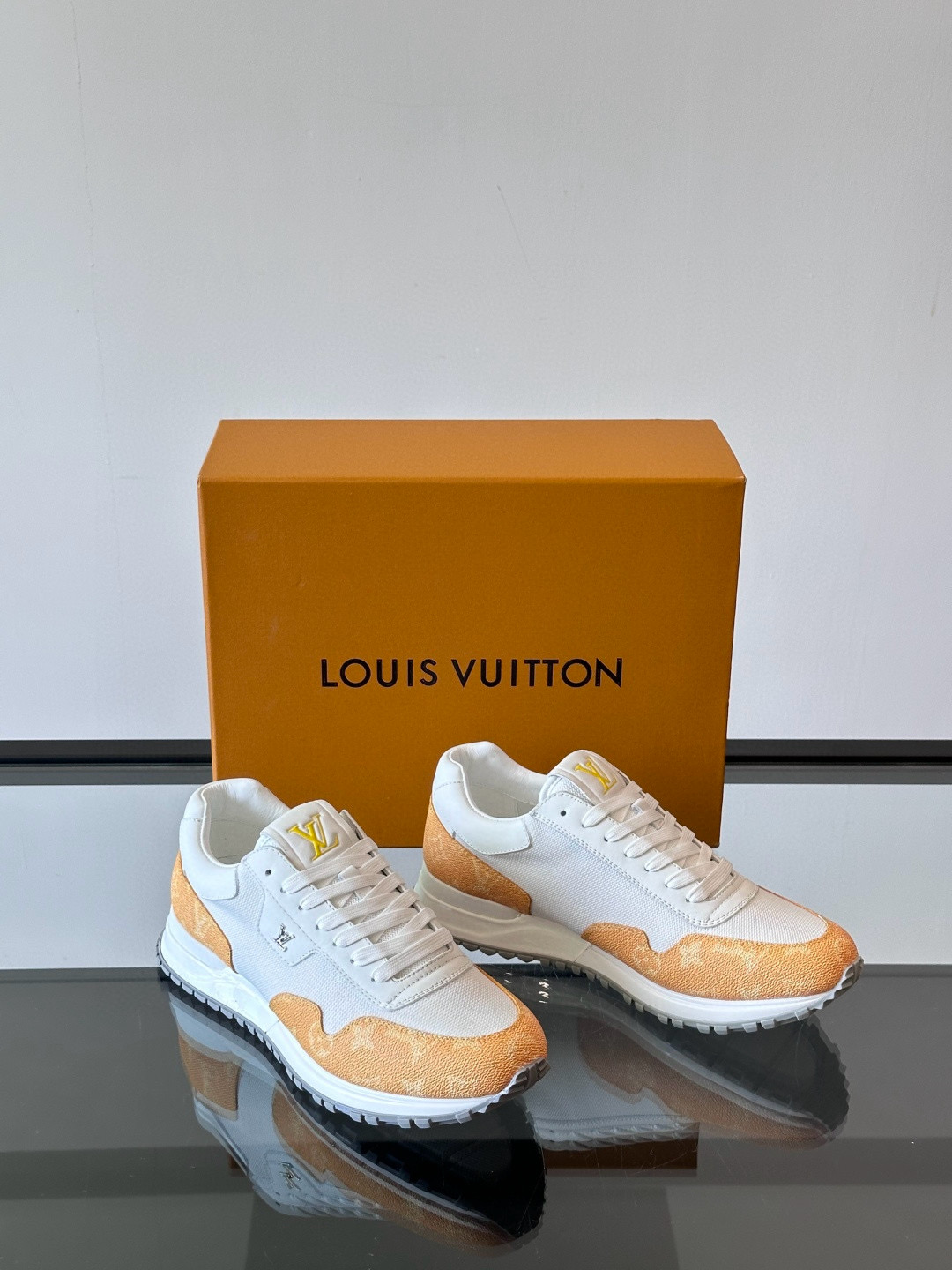 루이비통 Louis Vuitton Run Away 스니커즈