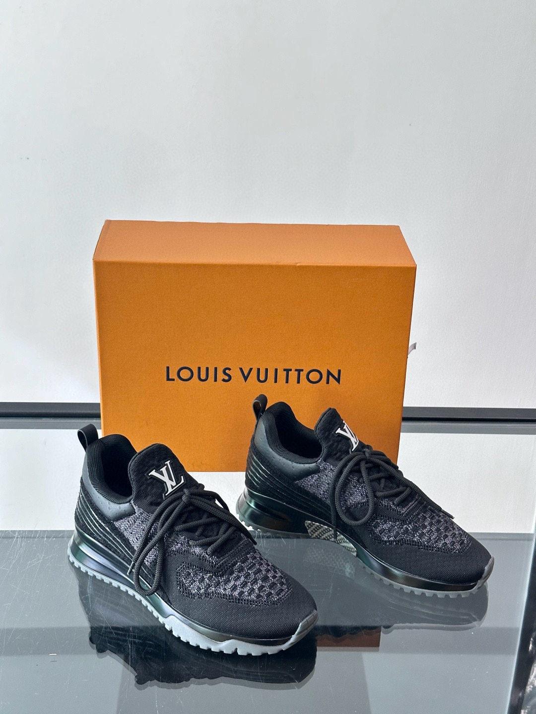 루이비통 Louis Vuitton Run Away 스니커즈