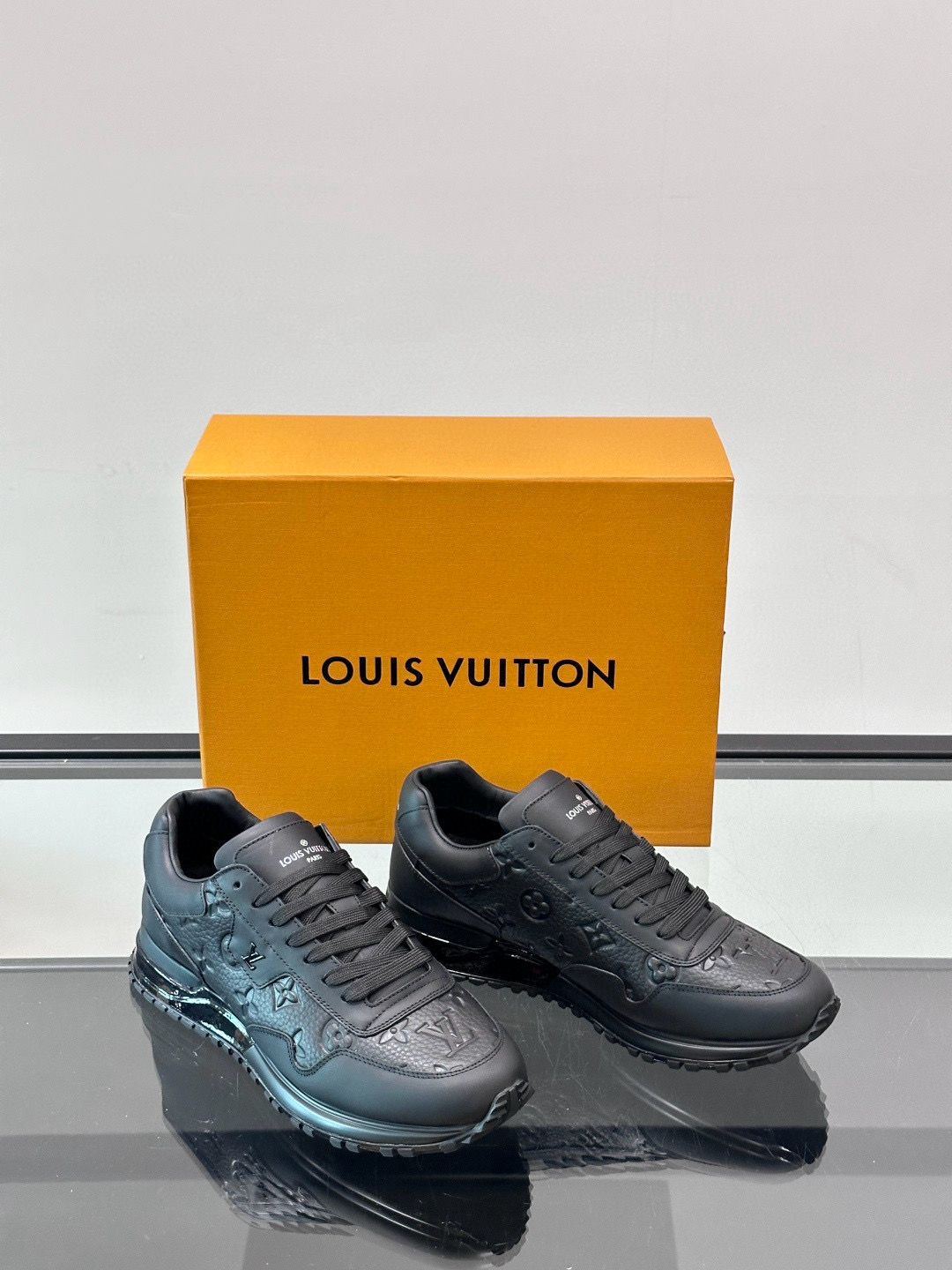 루이비통 Louis Vuitton Run Away 스니커즈