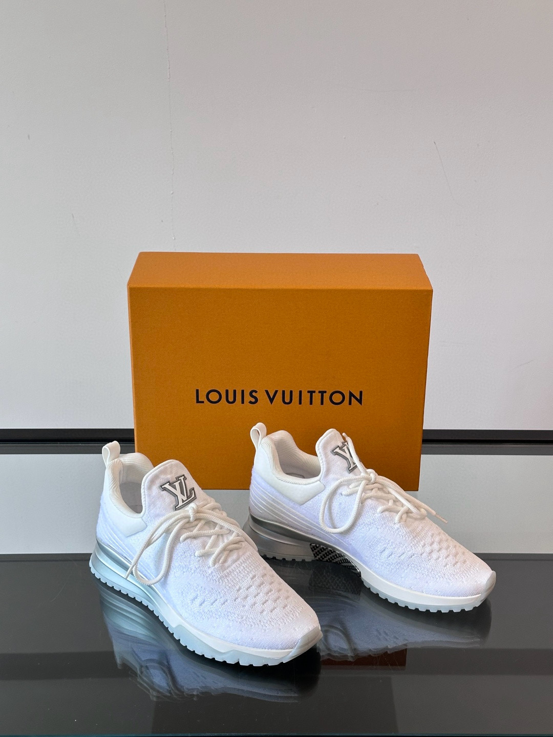 루이비통 Louis Vuitton Run Away 스니커즈