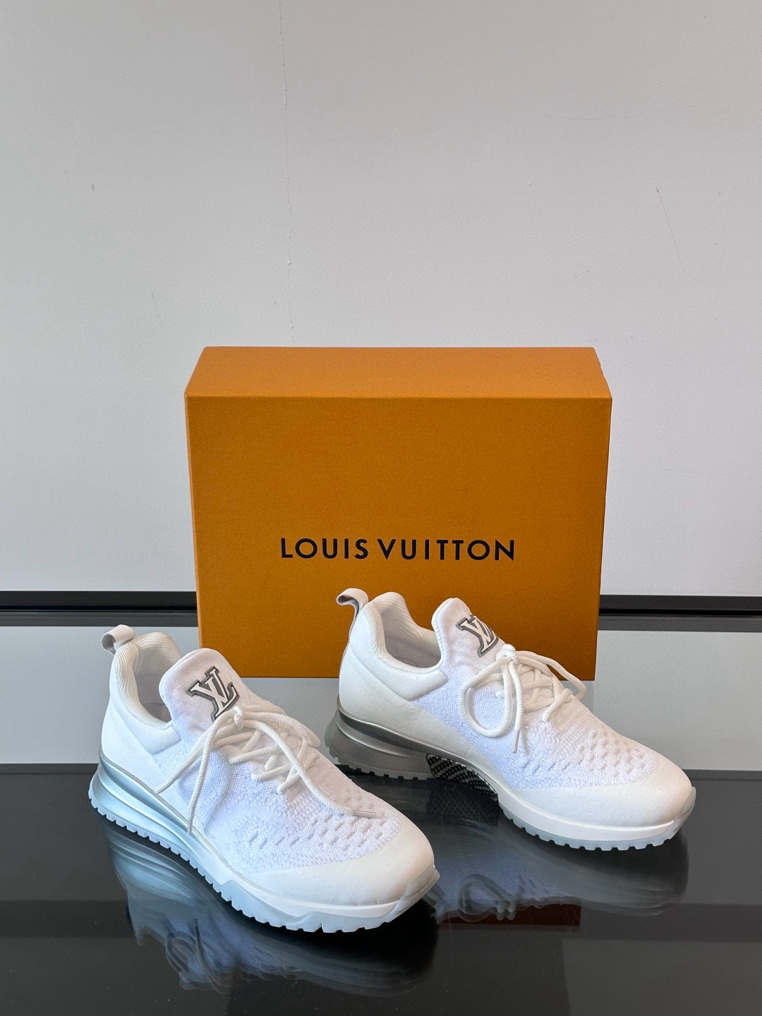 루이비통 Louis Vuitton Run Away 스니커즈