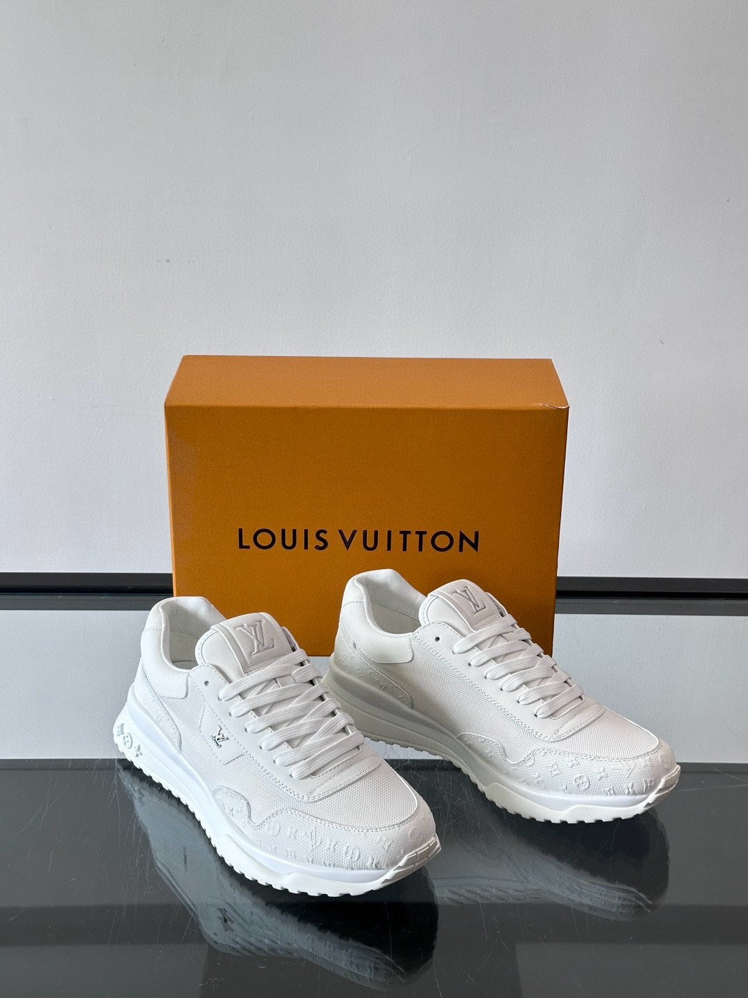루이비통 Louis Vuitton Run Away 스니커즈