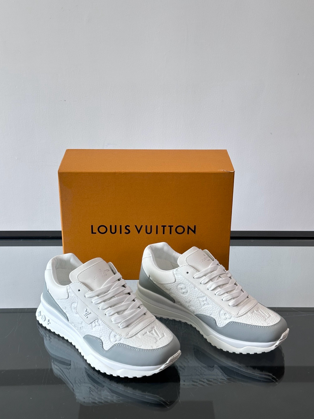루이비통 Louis Vuitton Run Away 스니커즈