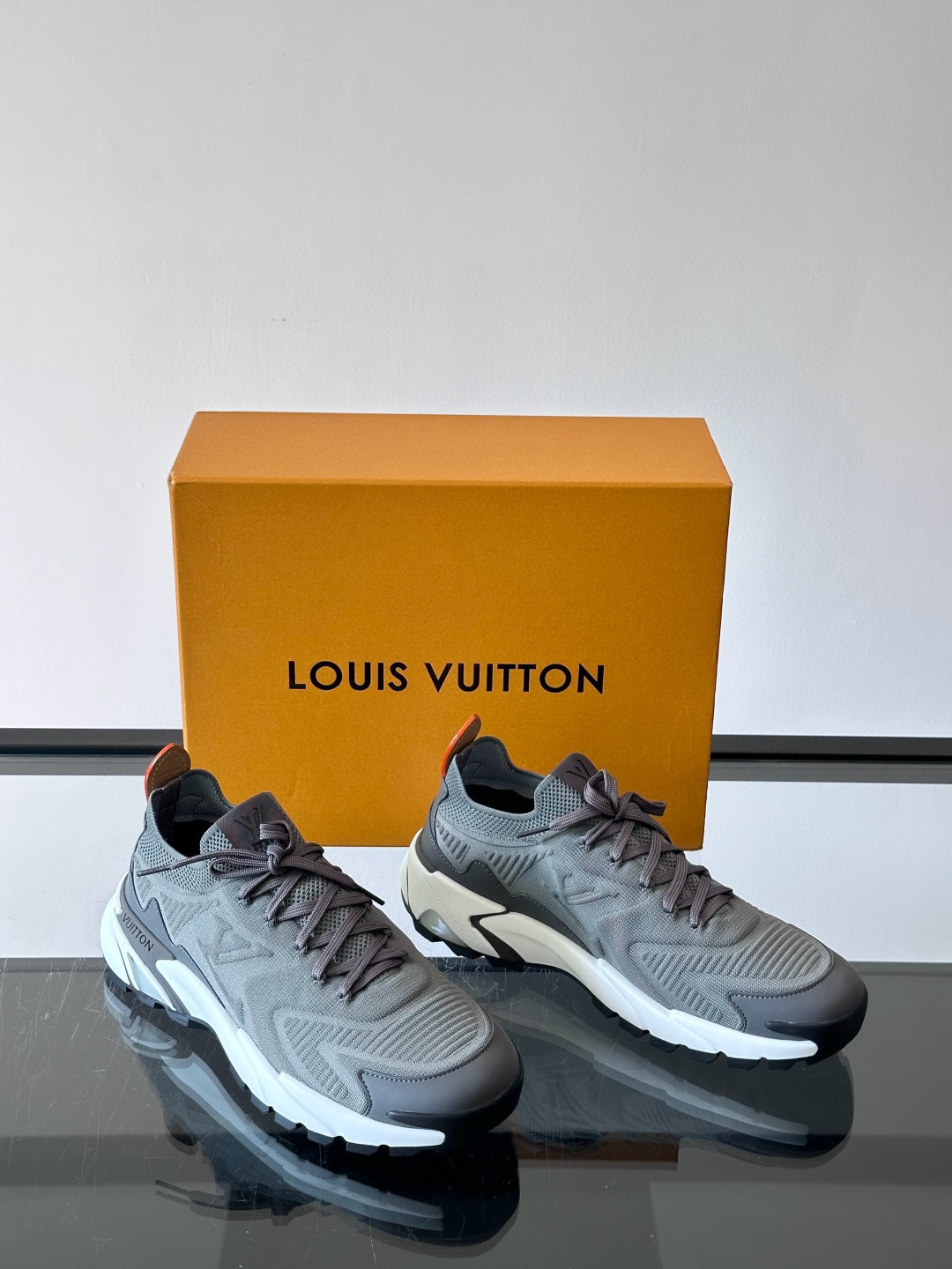 루이비통 Louis Vuitton Run Away 스니커즈