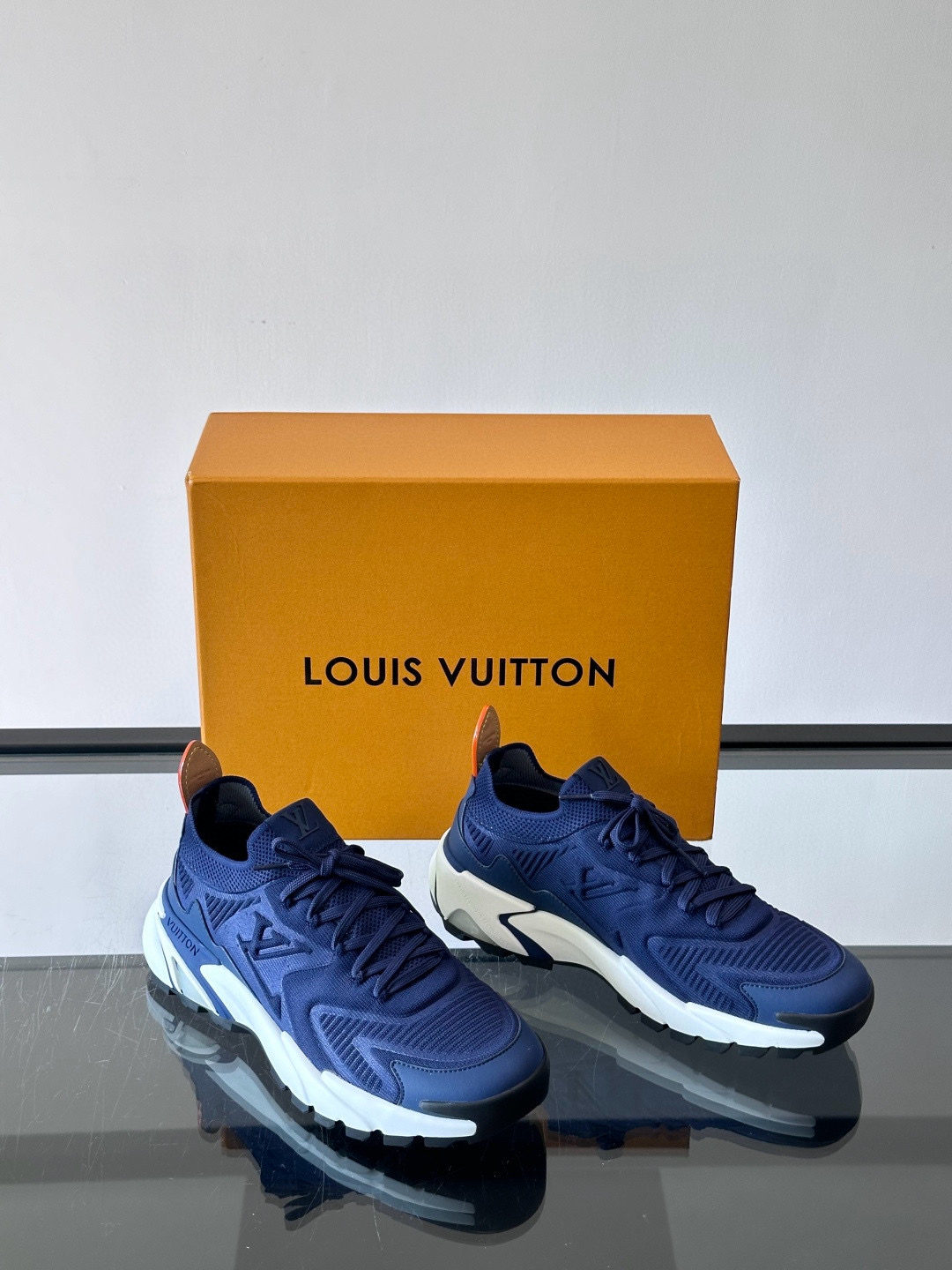 루이비통 Louis Vuitton Run Away 스니커즈